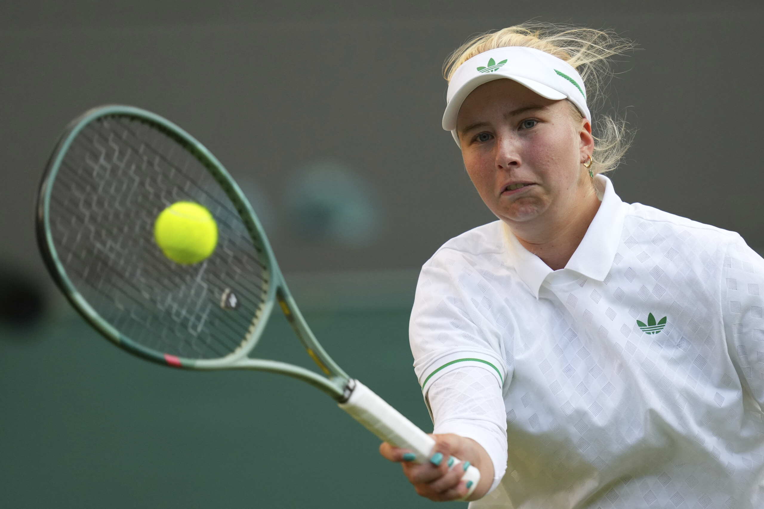tennis wta montreal swiatek out in the round of 16 tauson advances scaled