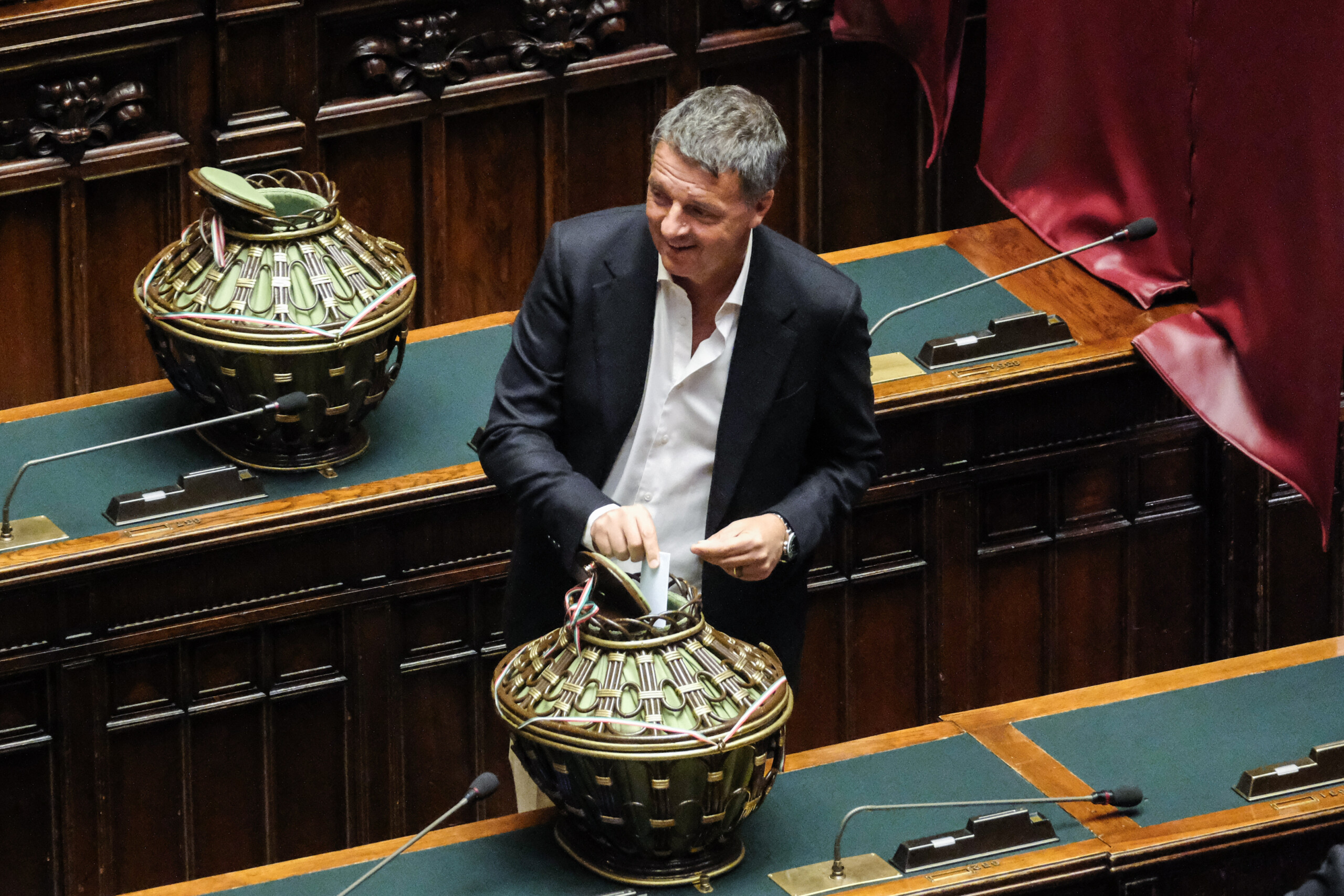 almasri case renzi the government is spouting a load of nonsense and meloni is just a pretty face scaled