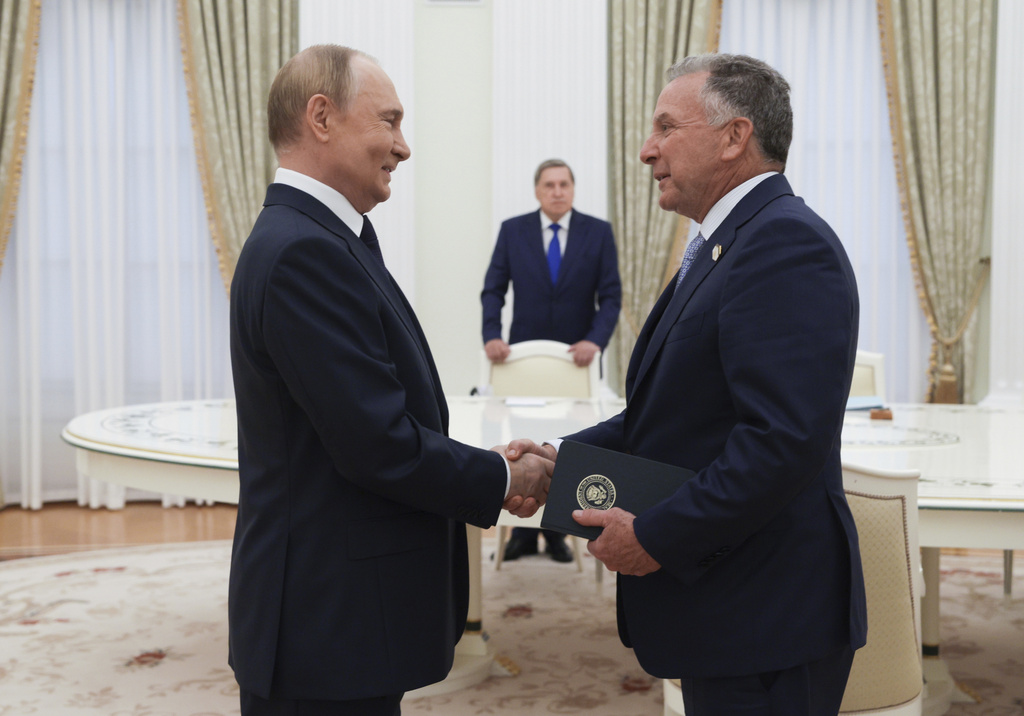 ukraine putin receives witkoff at the kremlin