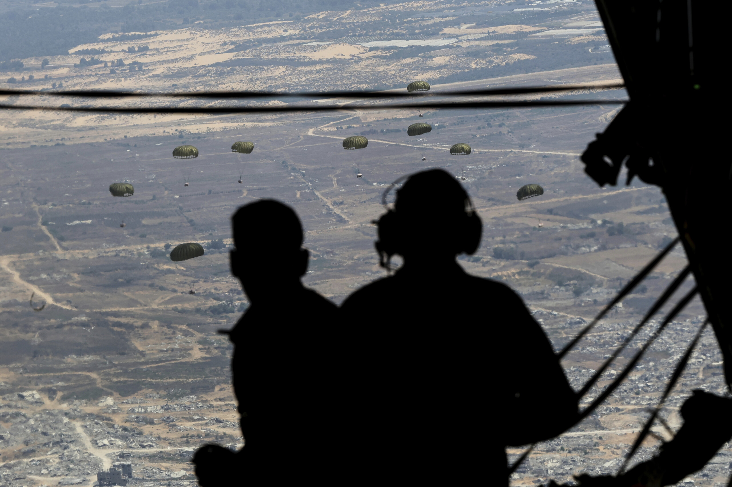 middle east first italian aid parachuted into gaza scaled