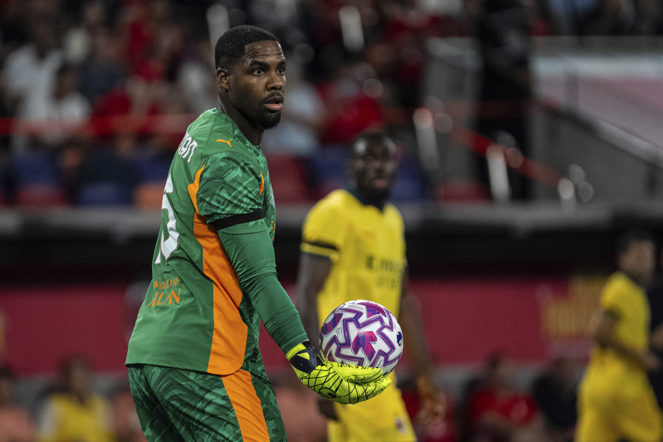 chelsea crushes milan 4 1 in a friendly match with the rossoneri down to ten men for 70 minutes scaled