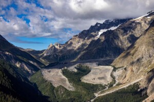 mountain climber dies after falling on mont blanc