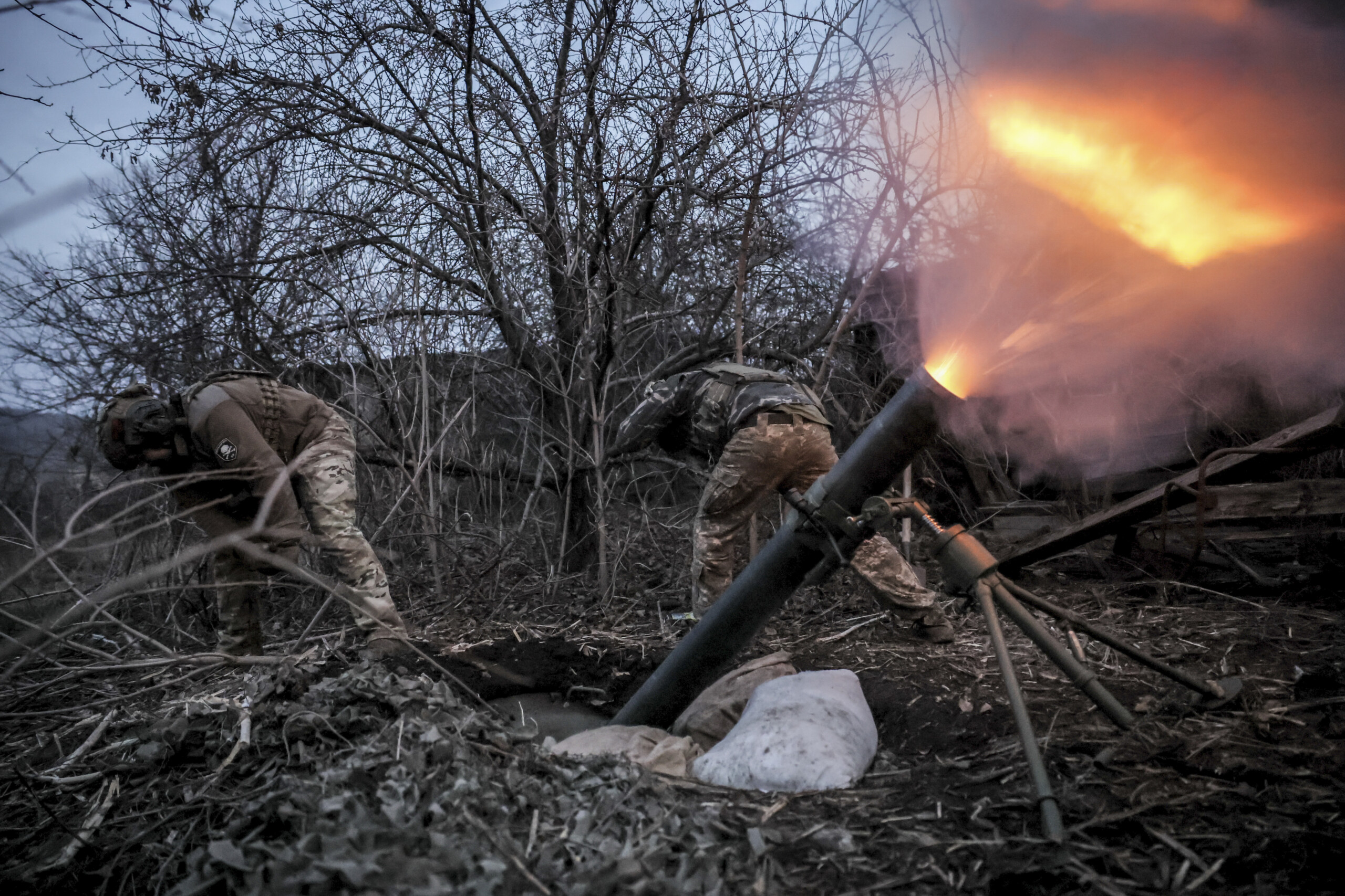 ukraine air raid sirens in kiev ahead of white house talks scaled