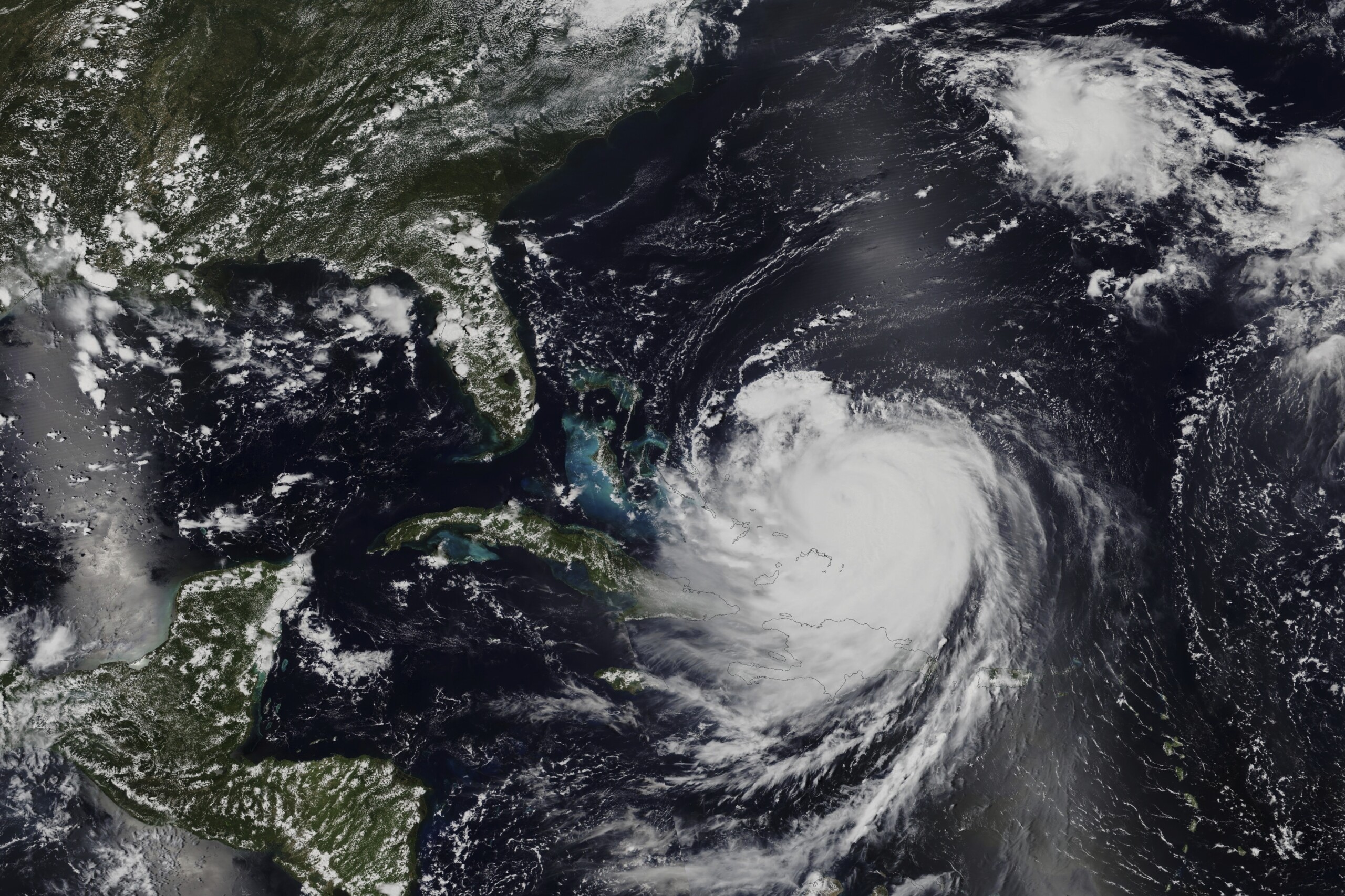 usa hurricane erin approaches east coast strong winds and flooding scaled