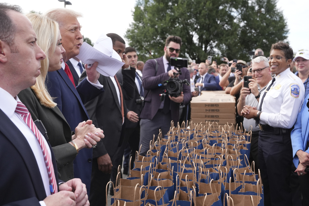 trump joins patrol officers in washington