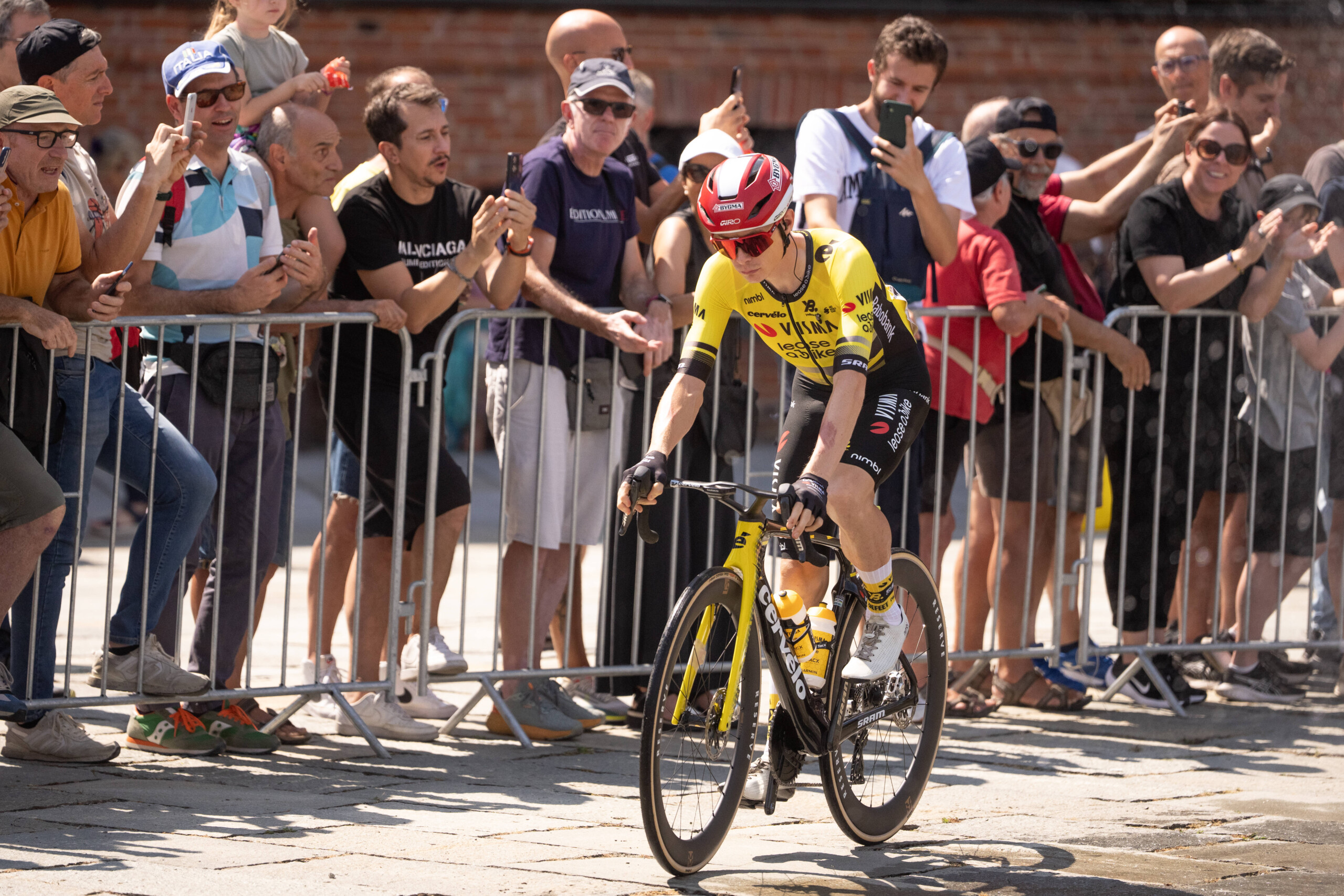 vuelta vingegaard wins second stage ahead of ciccone and takes the red jersey scaled