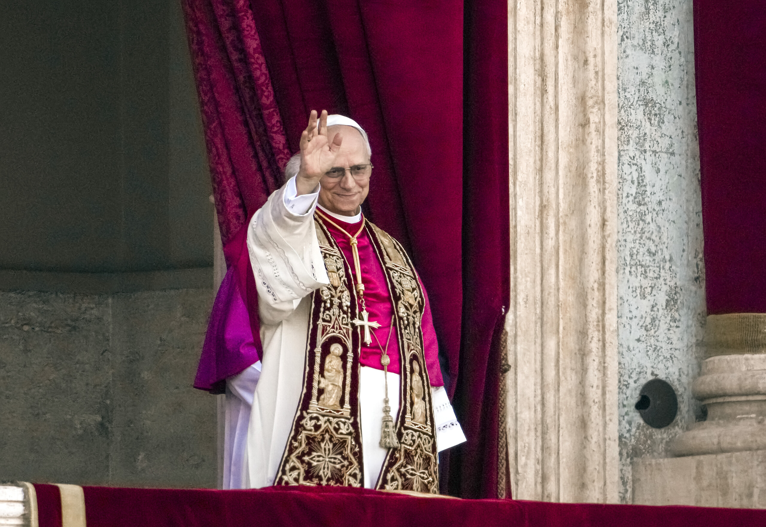 pope the world is full of noise let us listen to the marginalised and build peace scaled