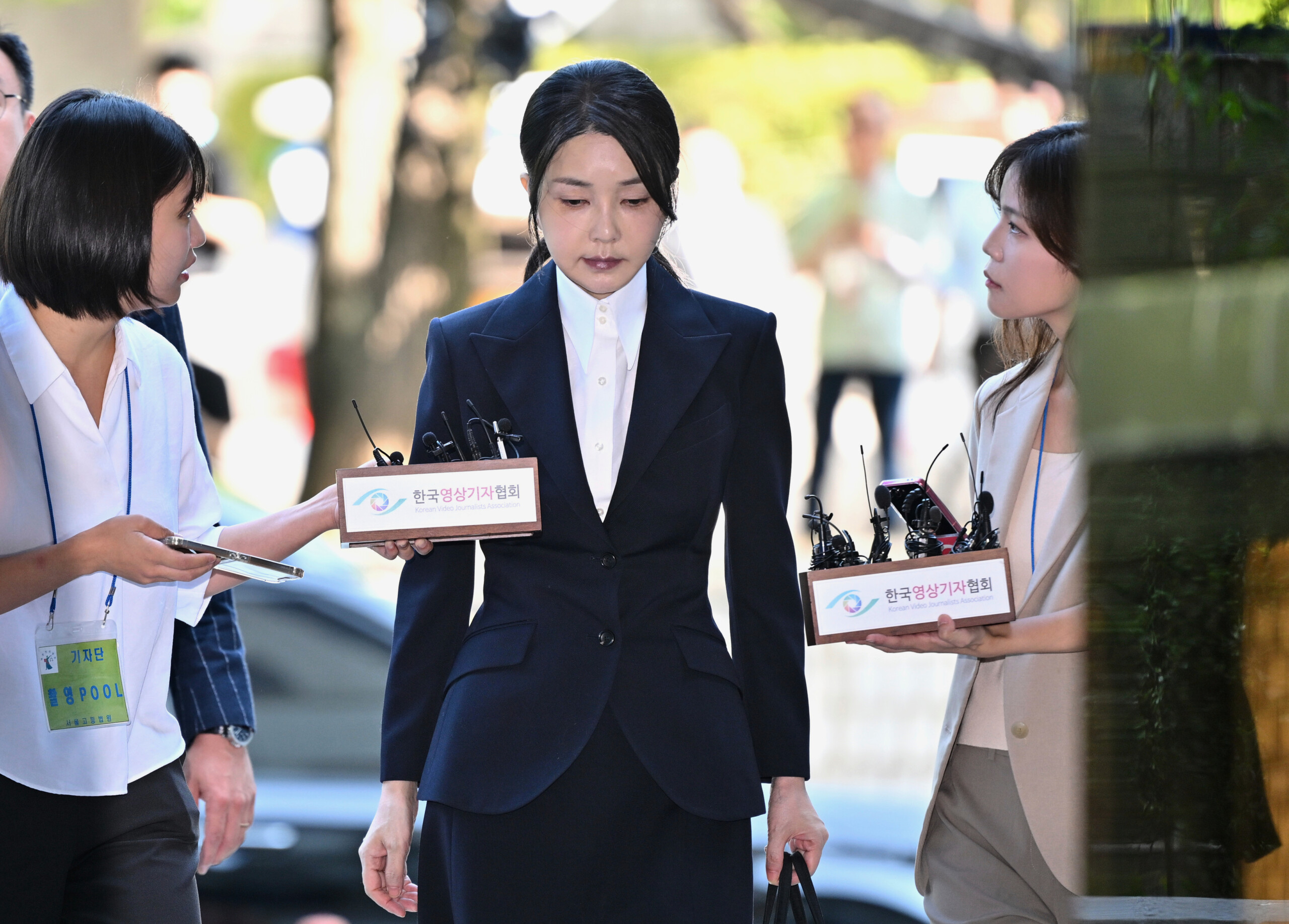 south korea former first lady kim and former prime minister han indicted scaled