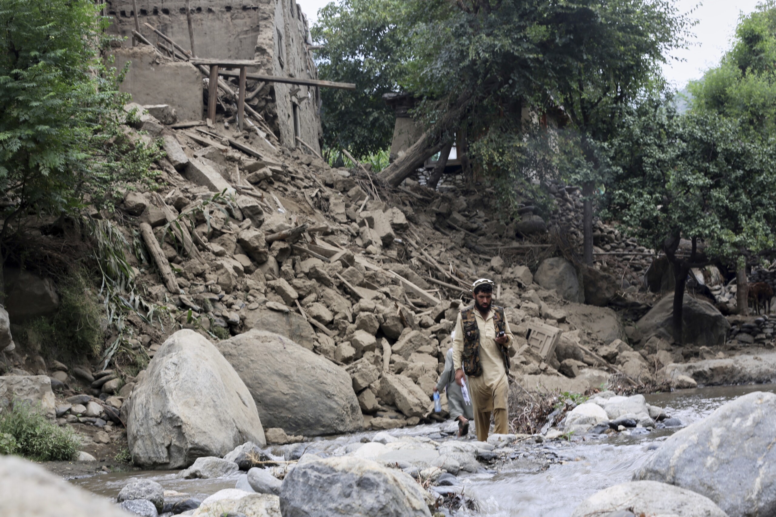 death toll rises in afghanistan earthquake 900 dead and 3000 injured scaled