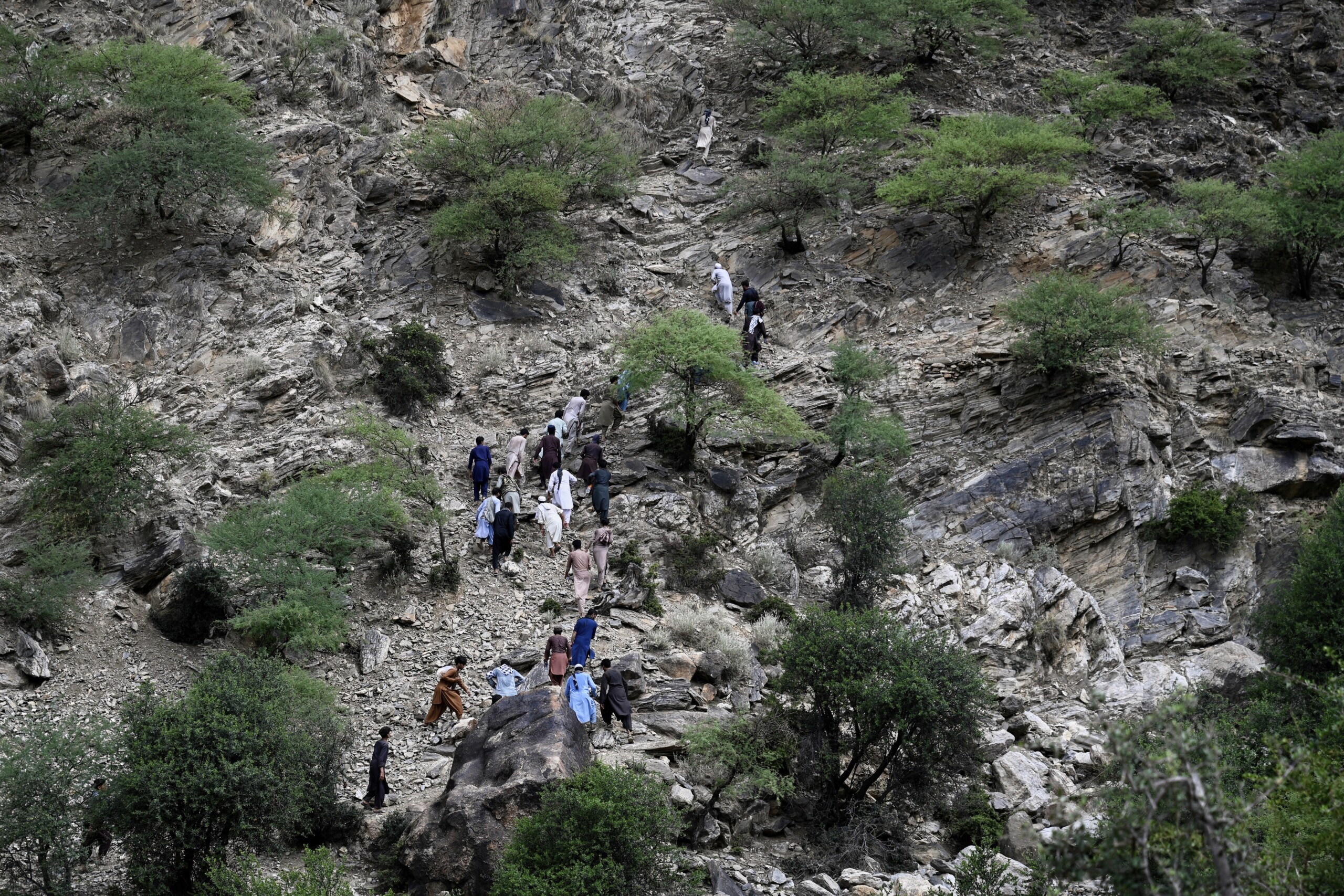 earthquakes death toll rises to over 2200 in afghanistan scaled