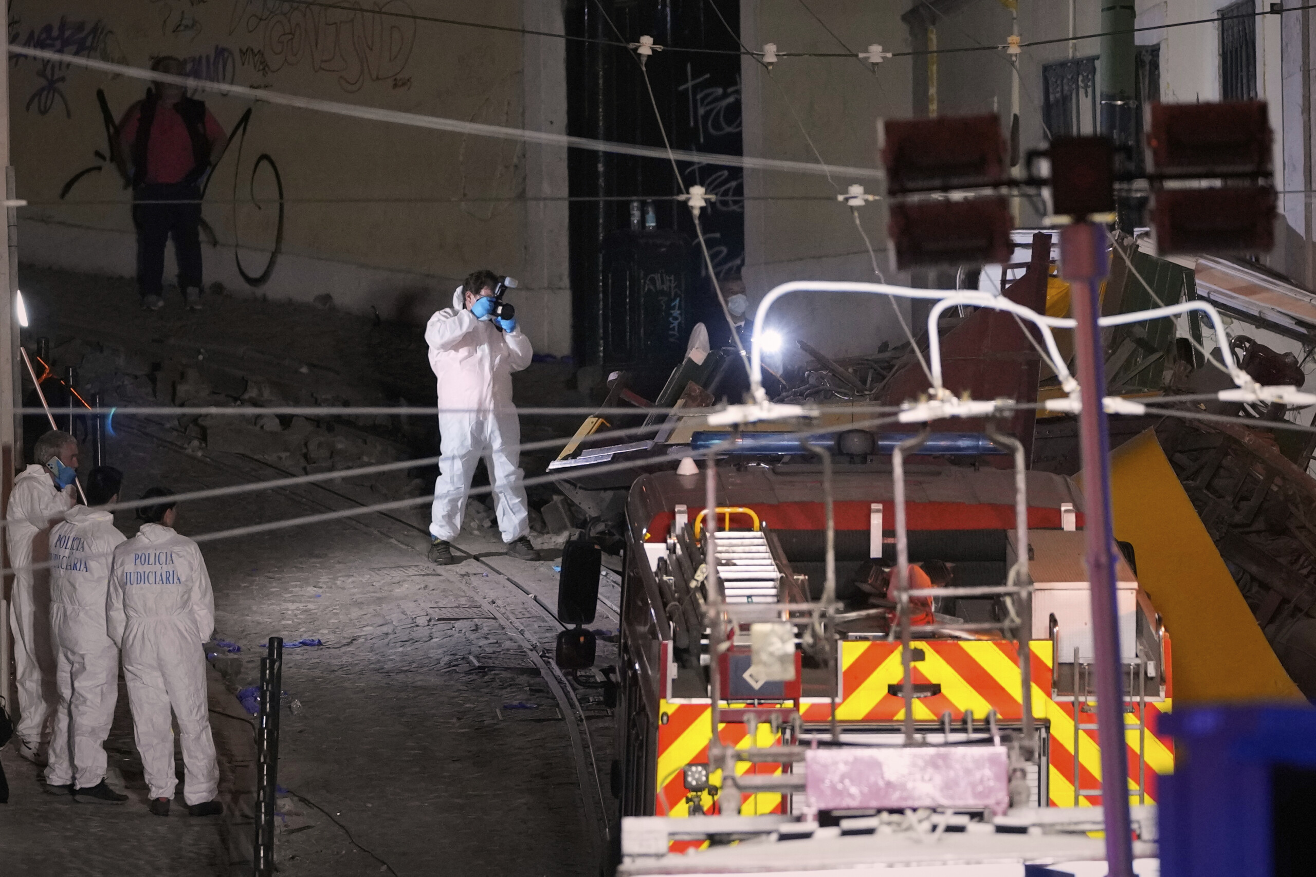 portugal 17 dead and 21 injured in lisbon funicular accident scaled