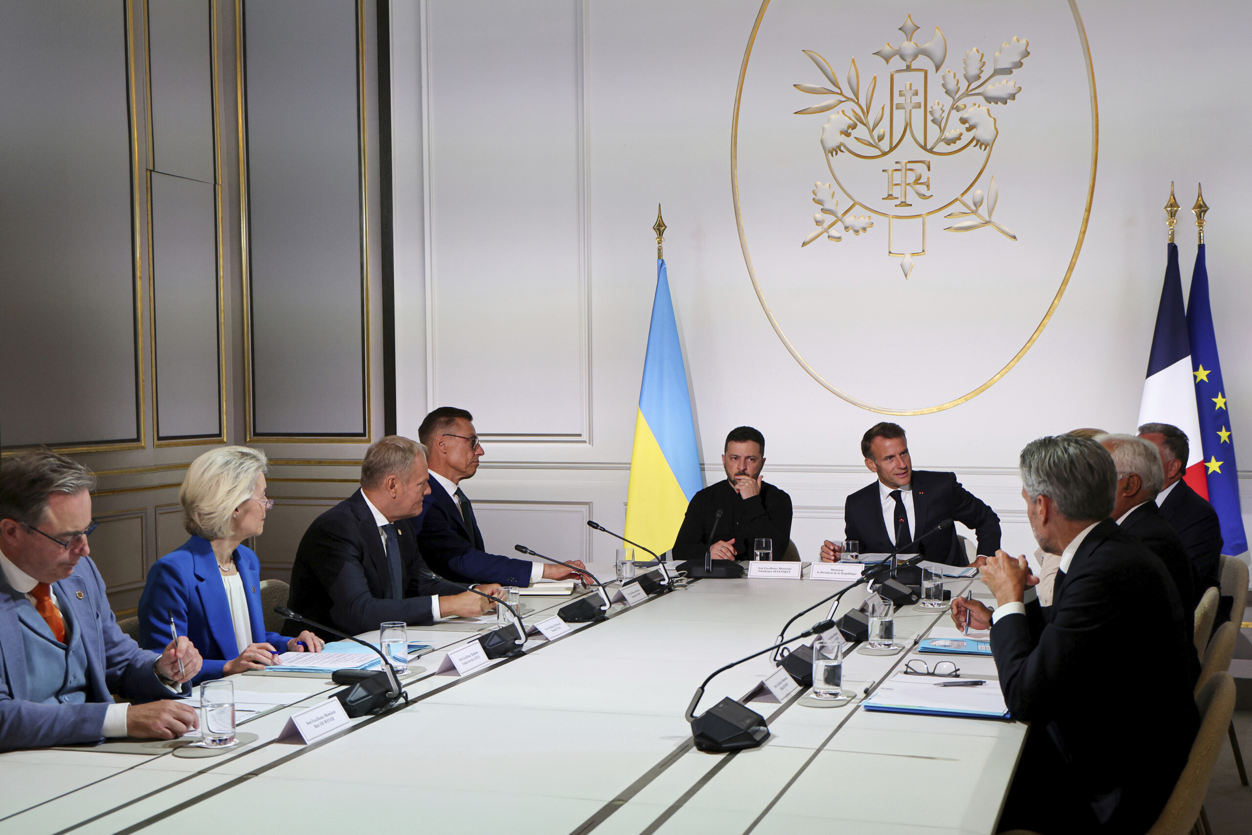 ukraine von der leyen in paris multinational force with us support scaled