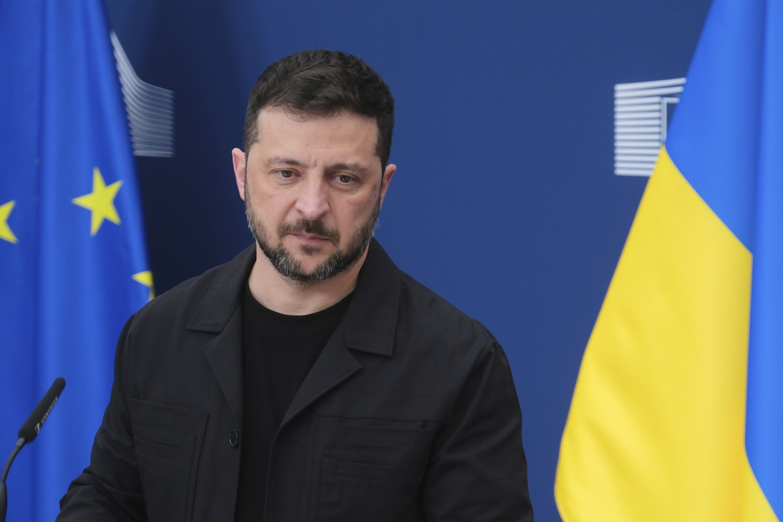 ukraine zelensky declines putins invitation to moscow let him come to kyiv scaled