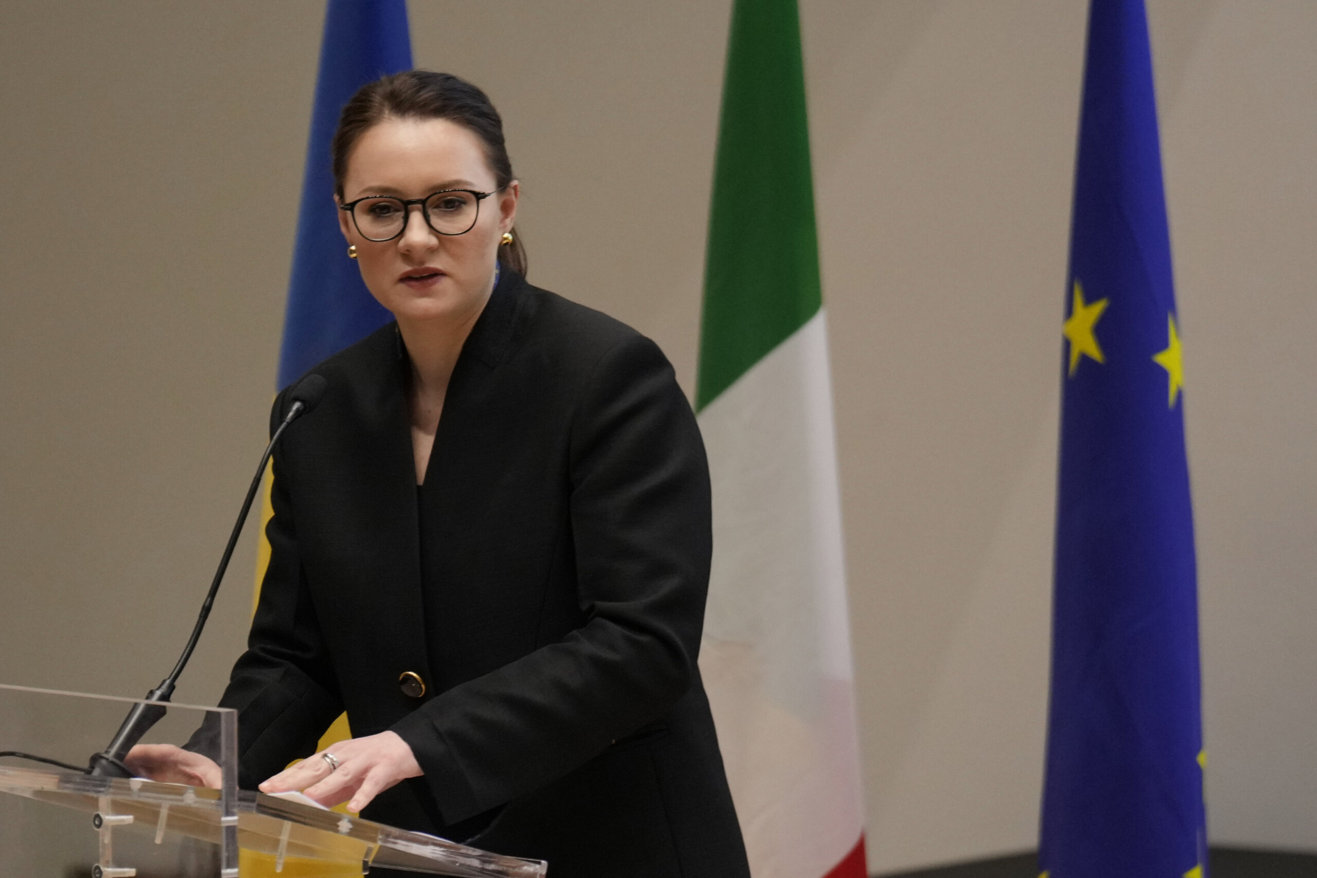 ukraine prime minister government building hit for the first time the world must respond scaled
