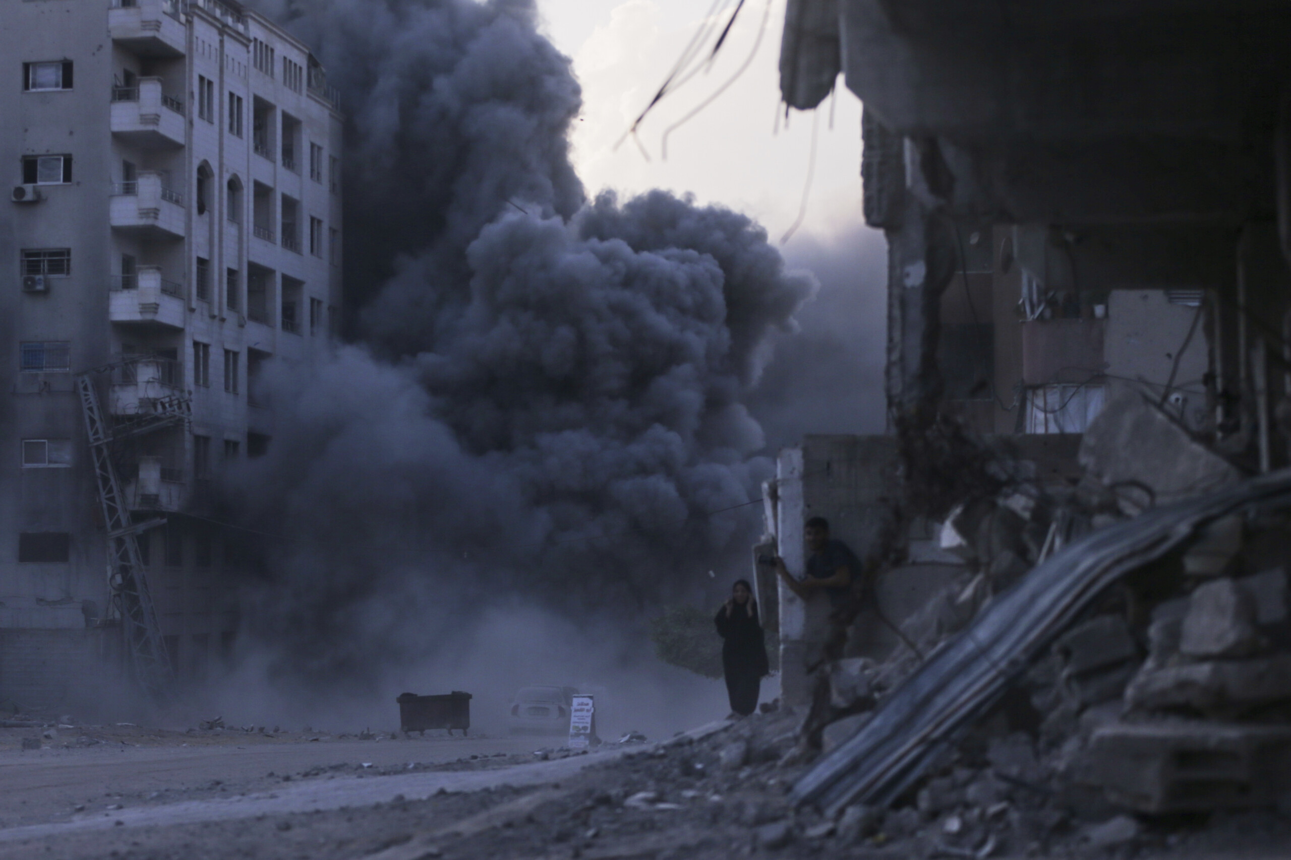 gaza at least 32 dead since dawn in israeli raids on the strip scaled