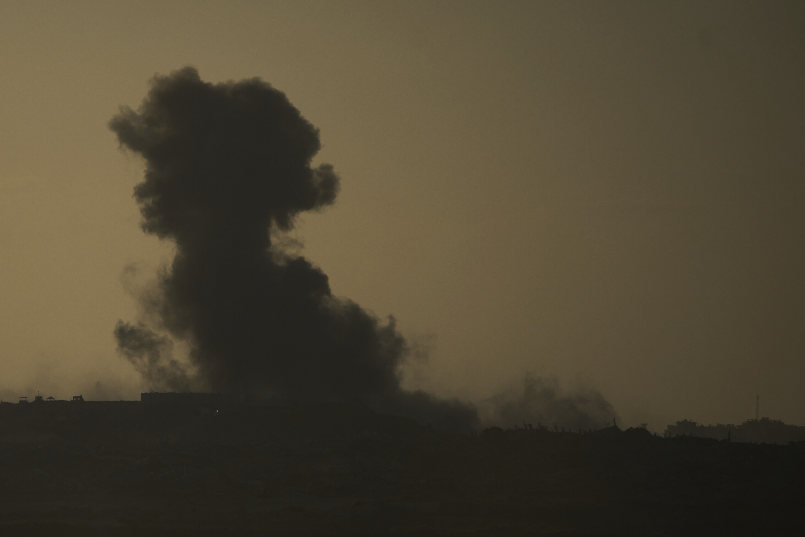 idf approximately 400000 people have evacuated gaza city scaled