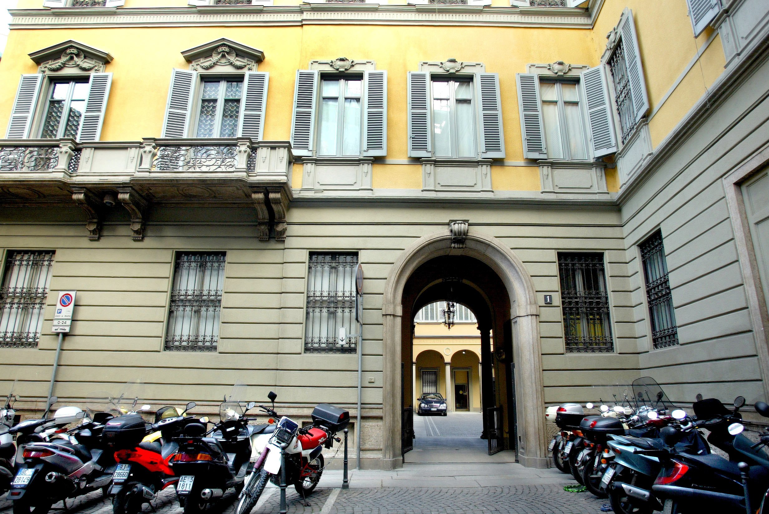 mediobanca board of directors resigns except panizza effective october 28