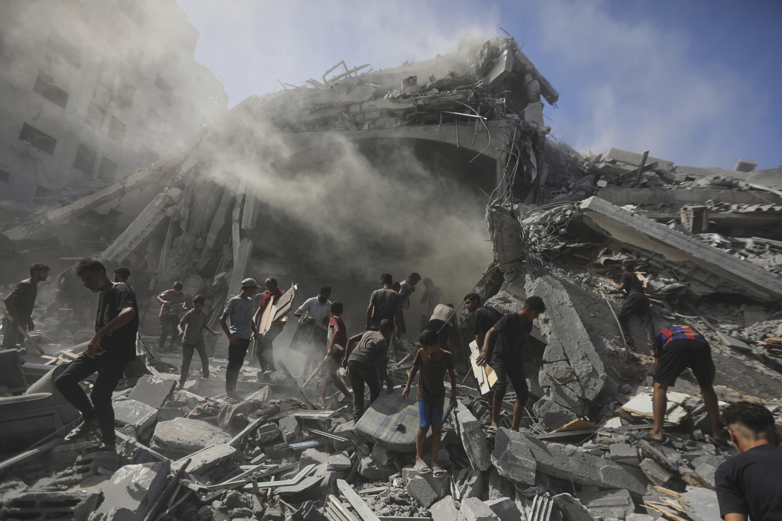 middle east israeli raids on gaza city 10 dead including two children scaled