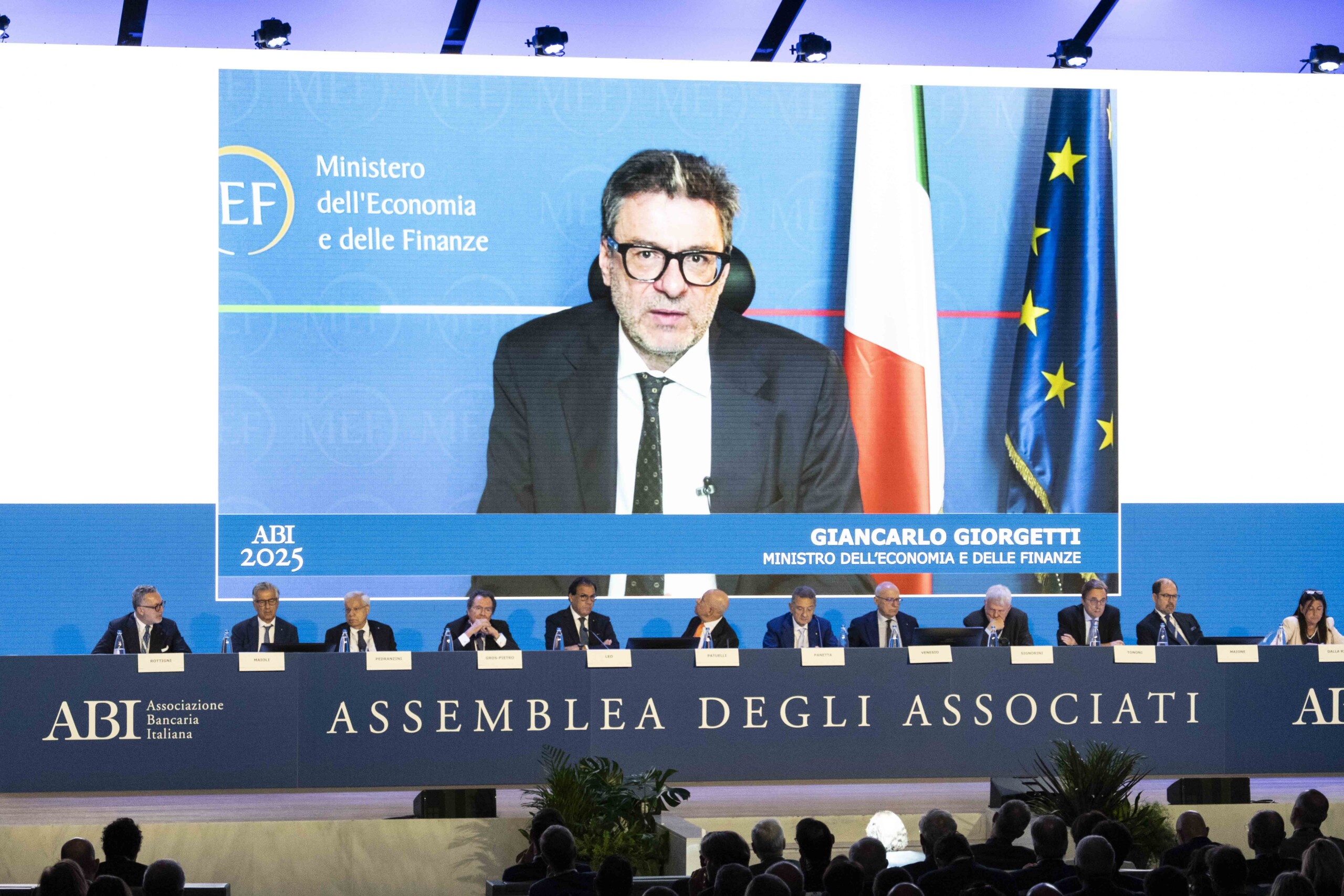 budget law giorgetti banks must make their contribution scaled
