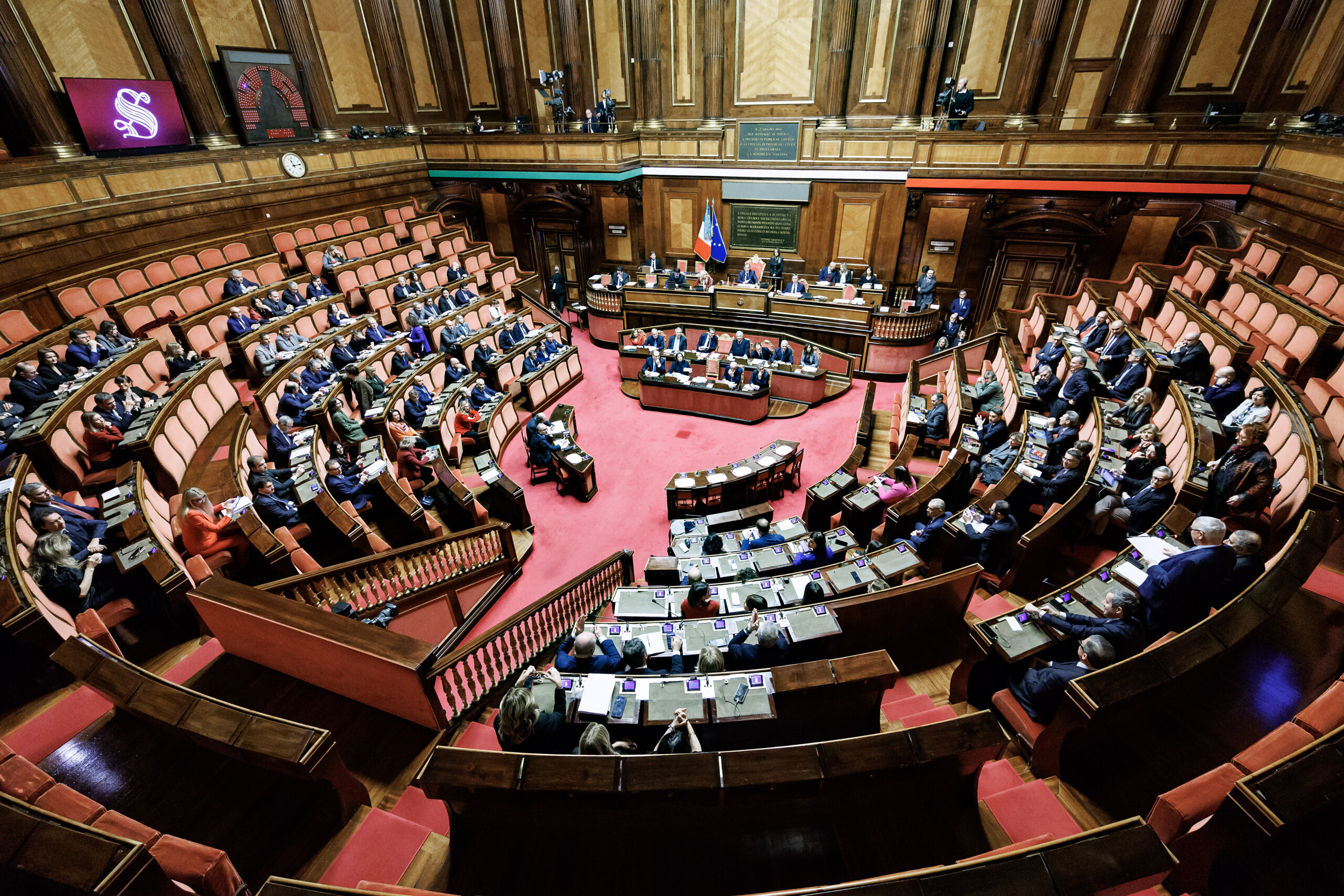 minimum wage senate gives green light to enabling law with 78 votes in favour scaled