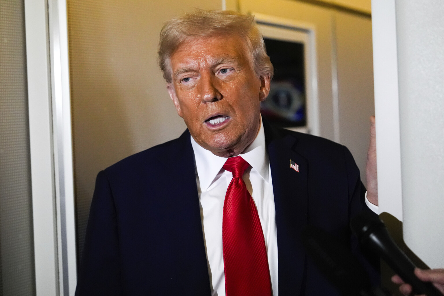 US: Trump signs order to declare Antifa a terrorist organisation ...