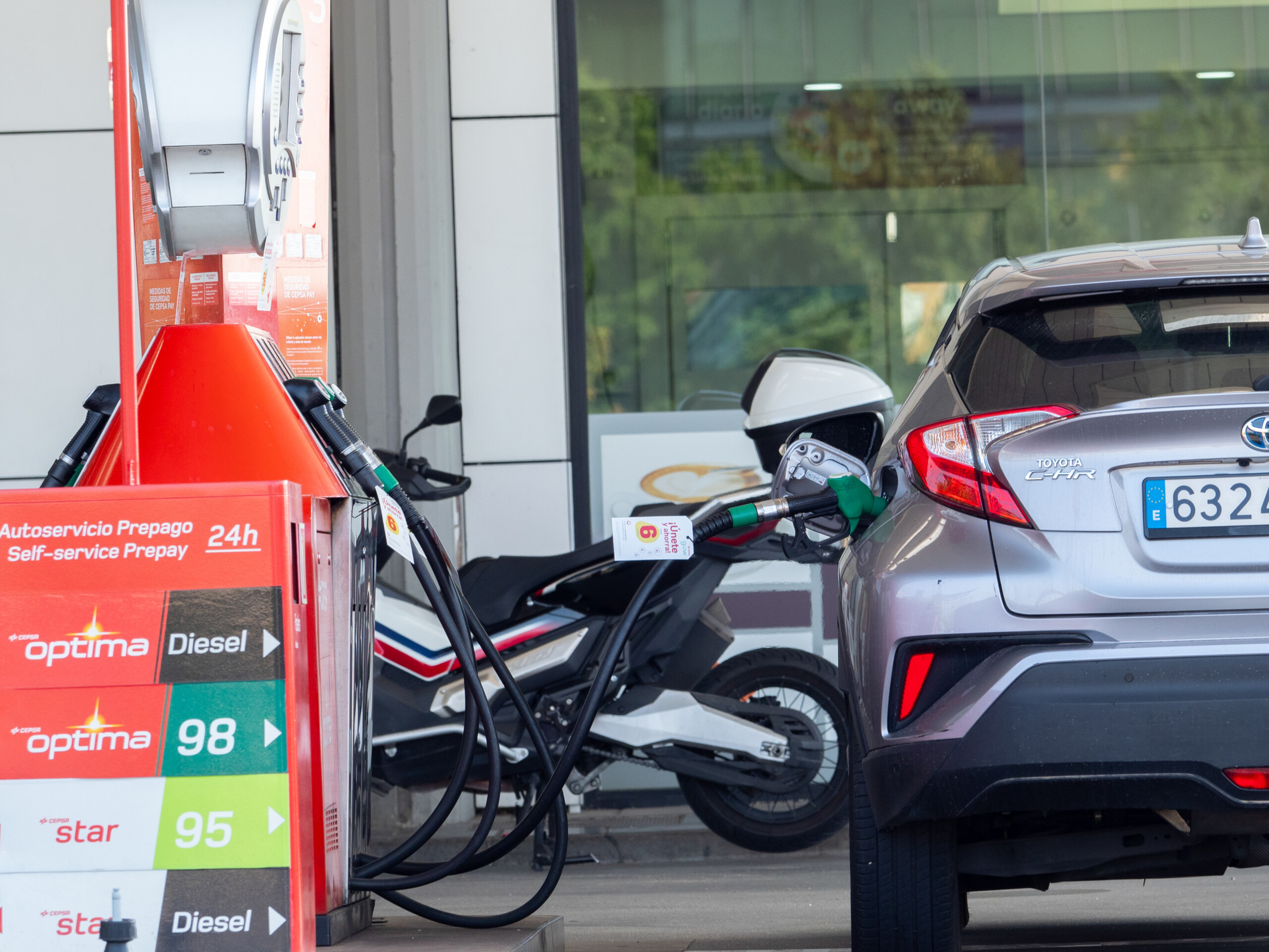 fuel sector antitrust fines six oil companies over e936 million scaled