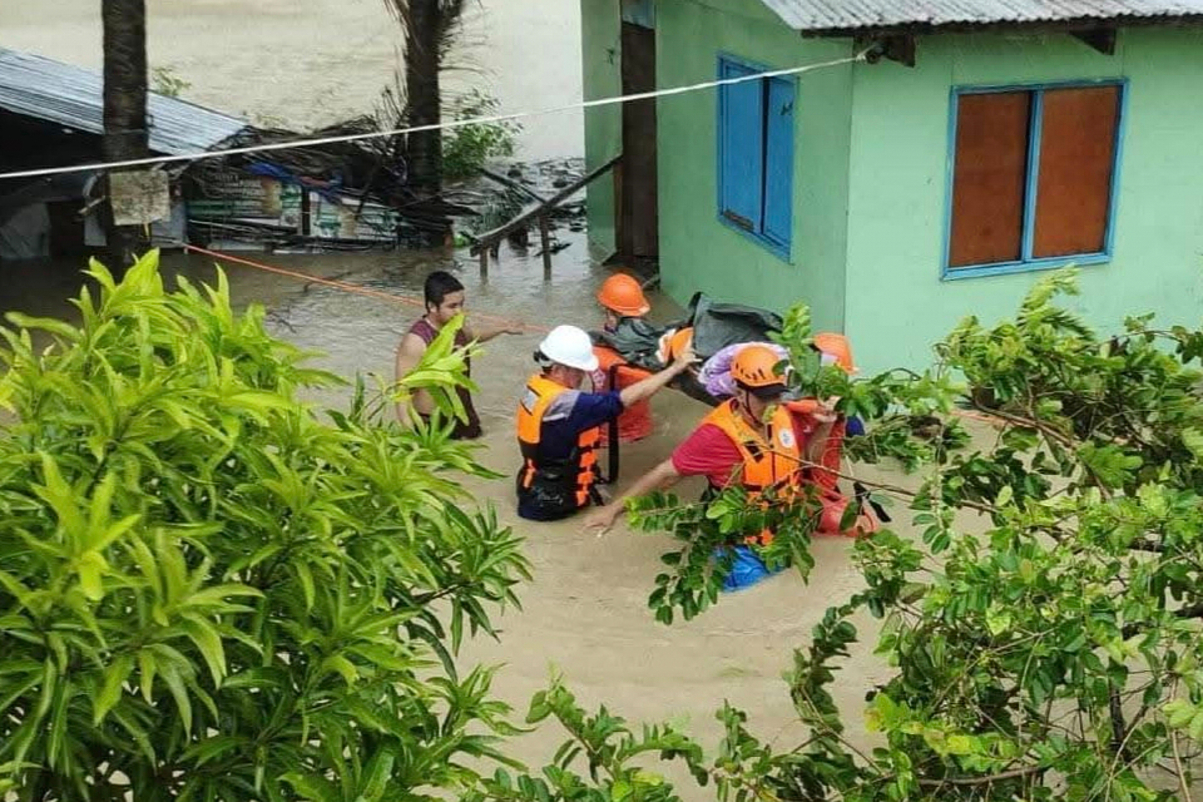 philippines death toll from bualoi storm rises to 10 433000 evacuated