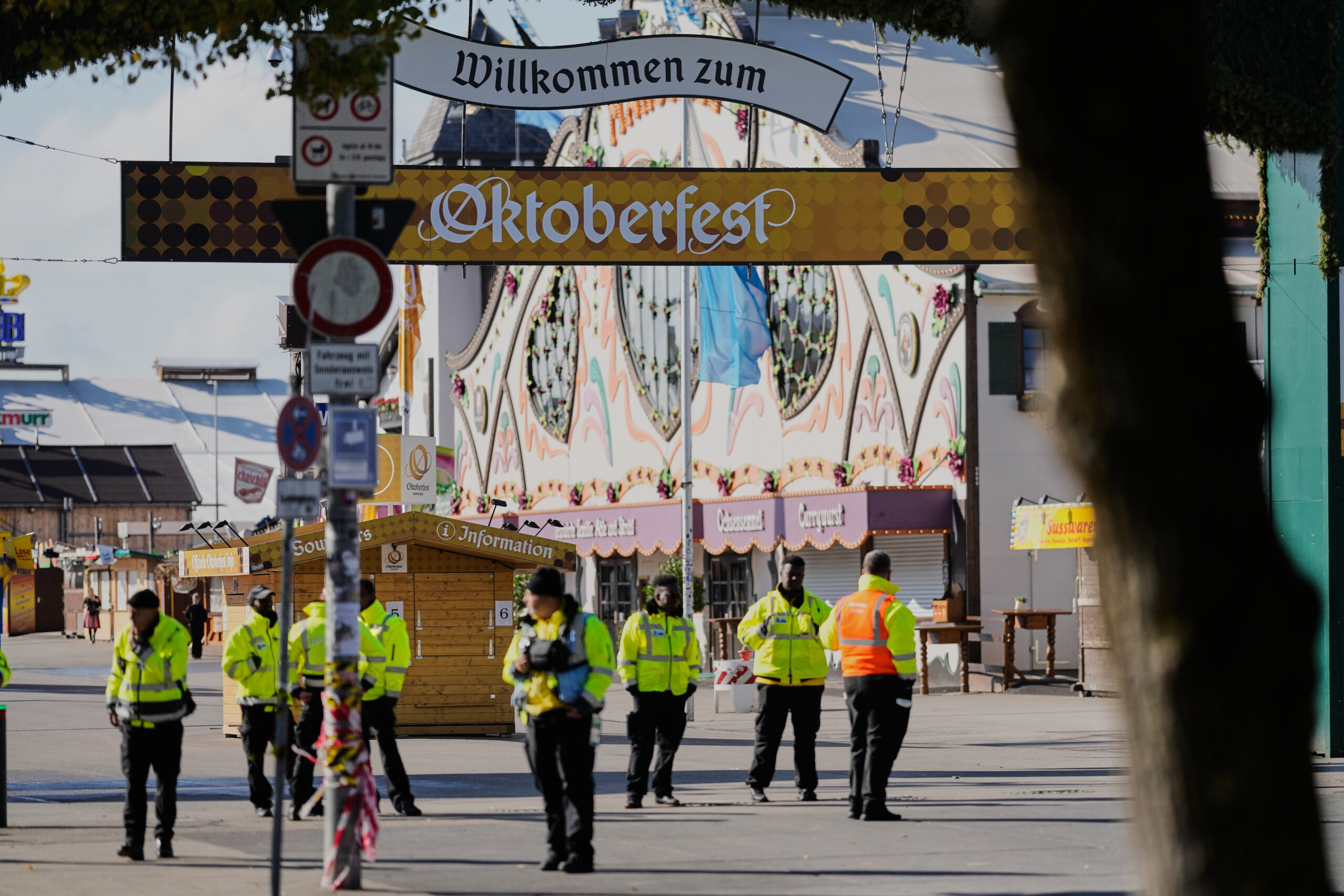 germany munich police no danger oktoberfest reopens at 5 30 p m scaled