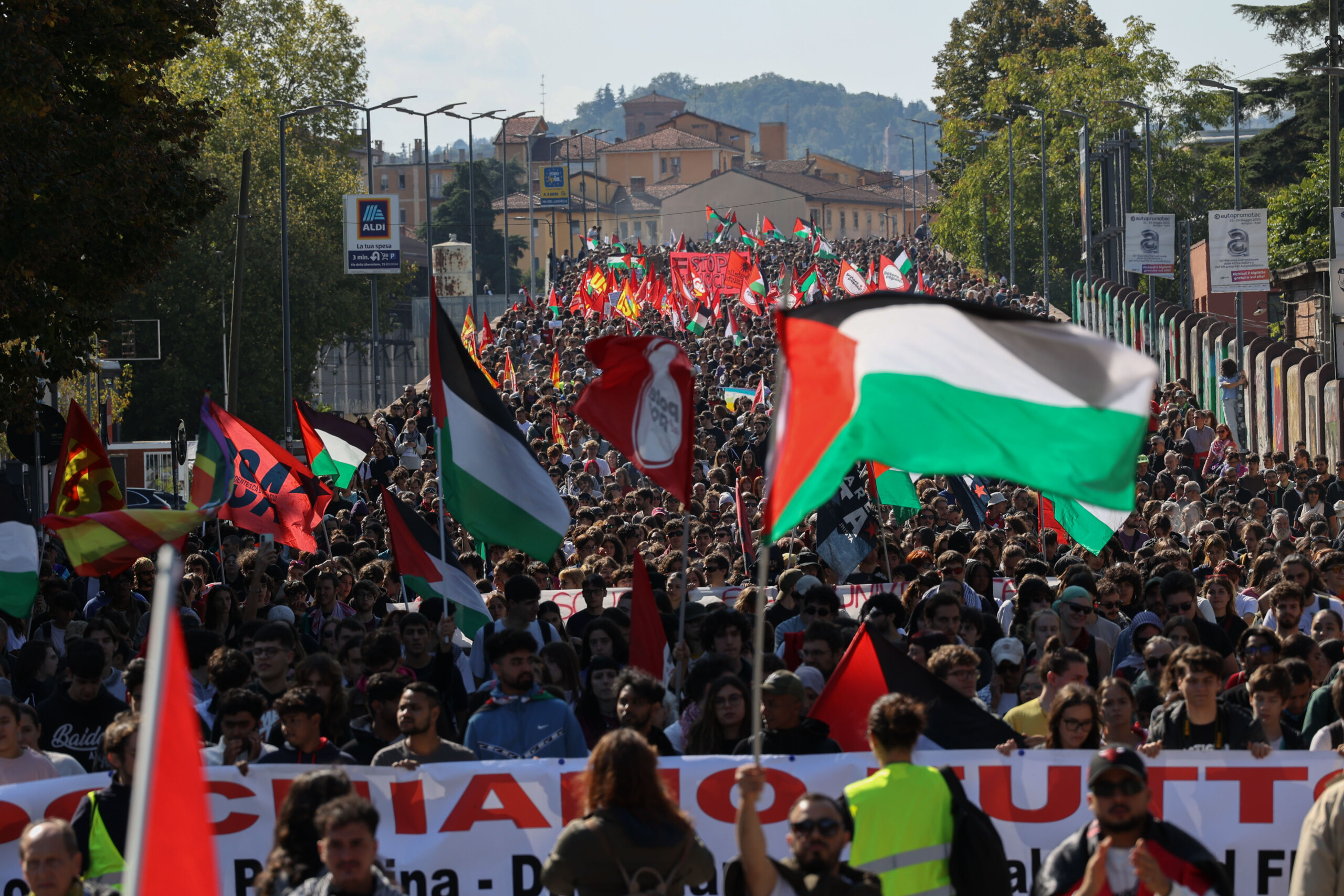 flotilla interior ministry 29 demonstrations in italy and 400000 participants scaled