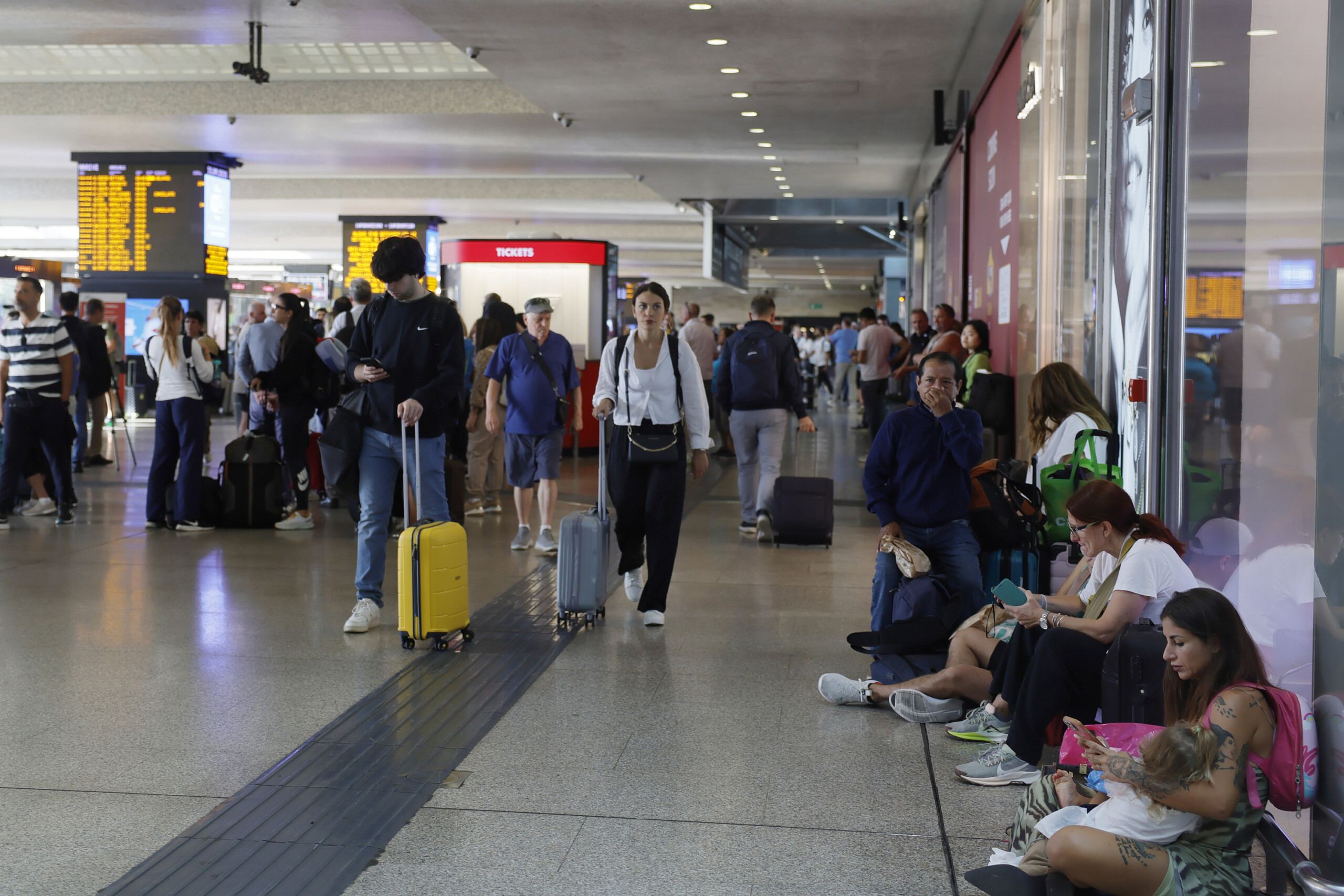 general strike cancellations and delays up to 80 minutes at rome termini scaled