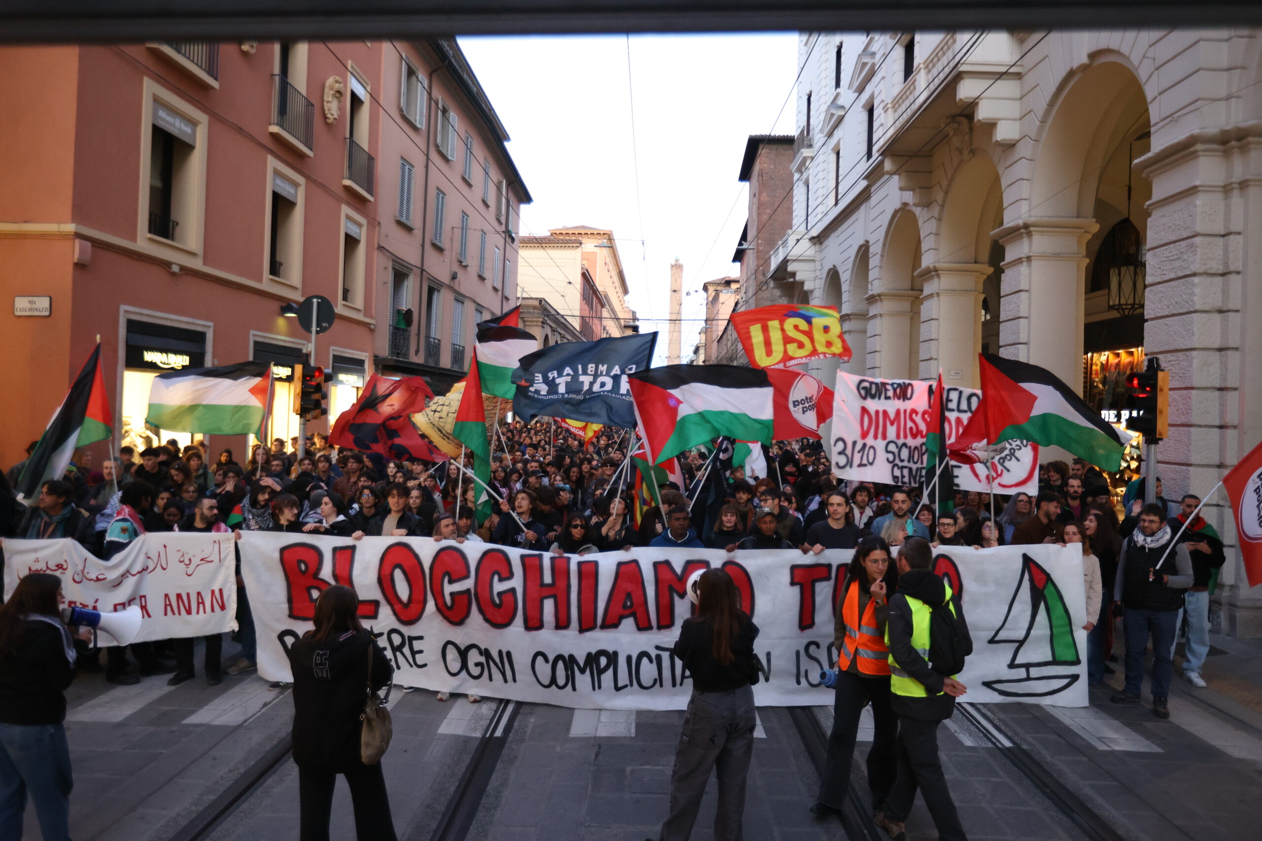 strike for gaza tension in bologna between police and protesters near tangenziale scaled