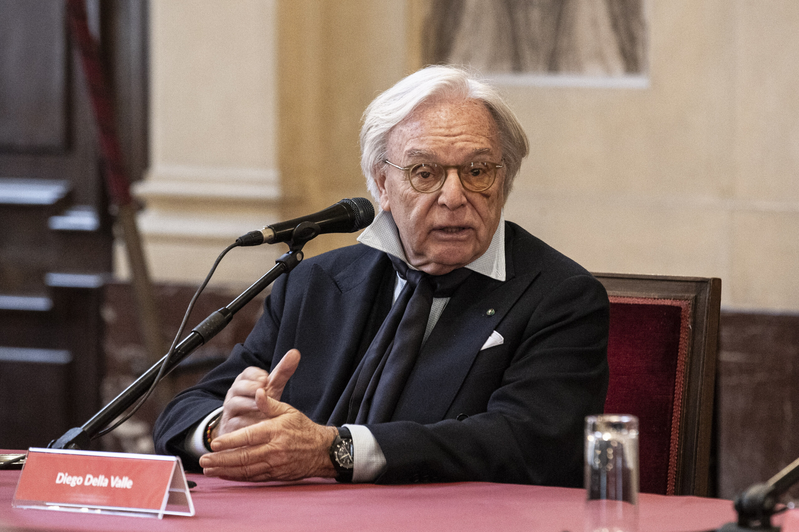 illegal hiring della valle its nonsense trust in the judiciary scaled
