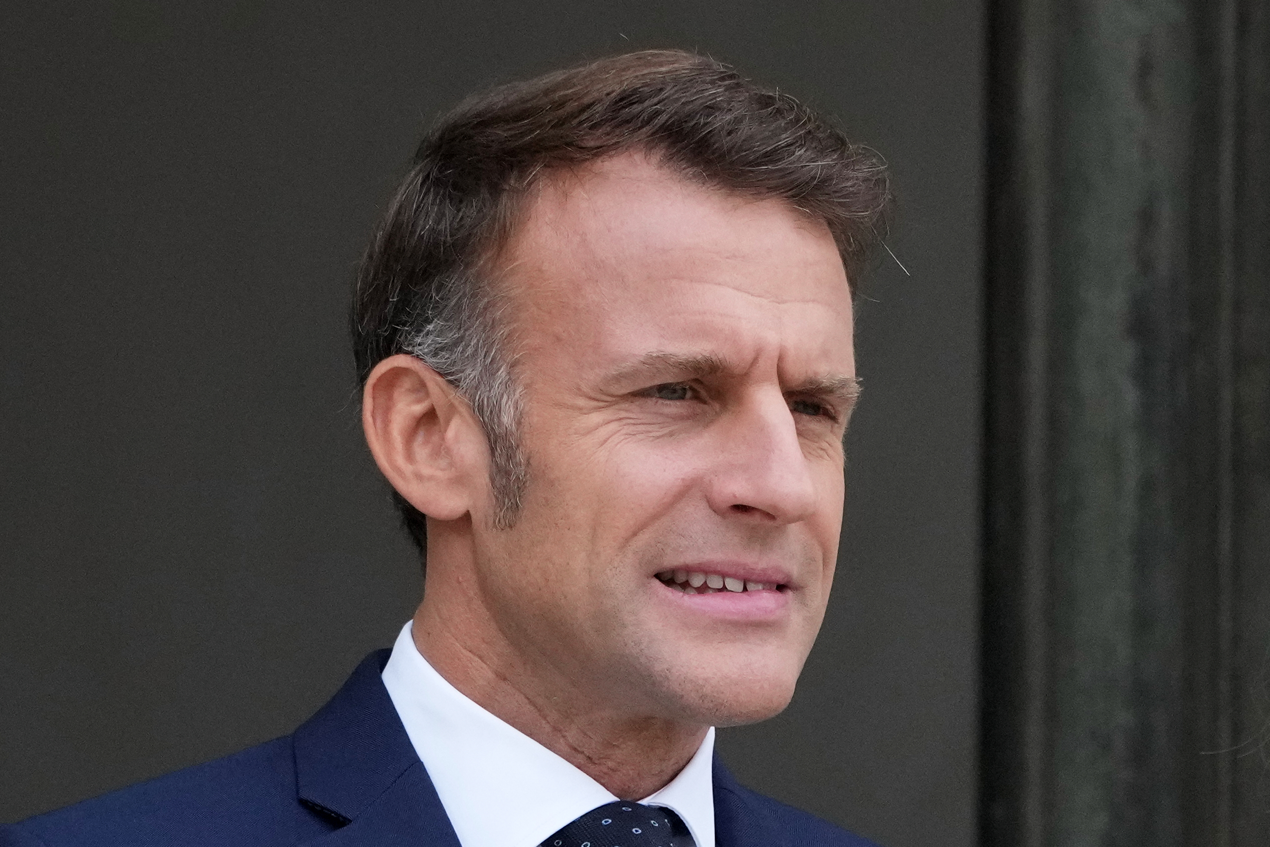 france media reports that macron wants a government formed tonight before leaving for egypt