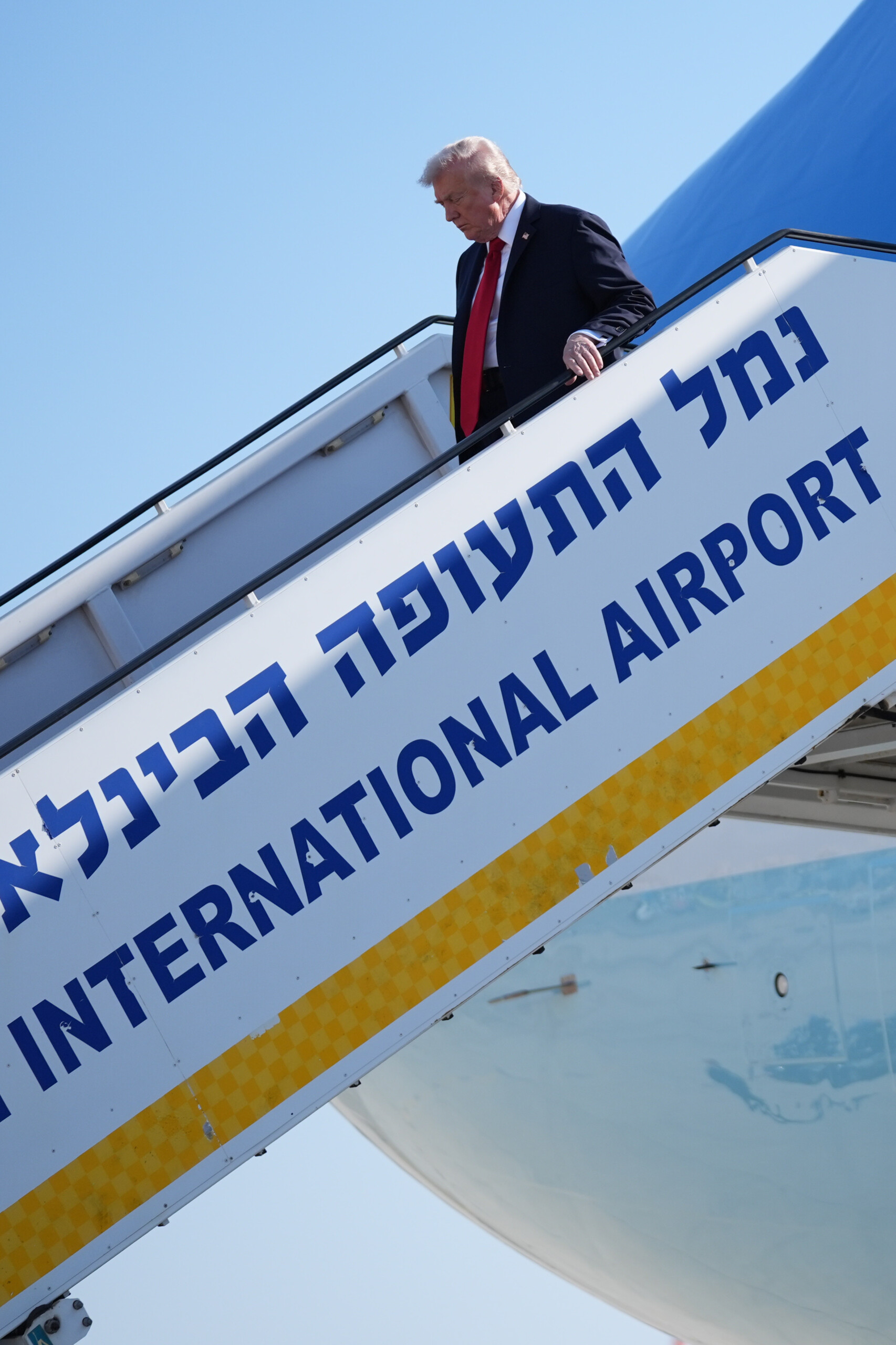 gaza trump to visit freed hostages in hospital scaled