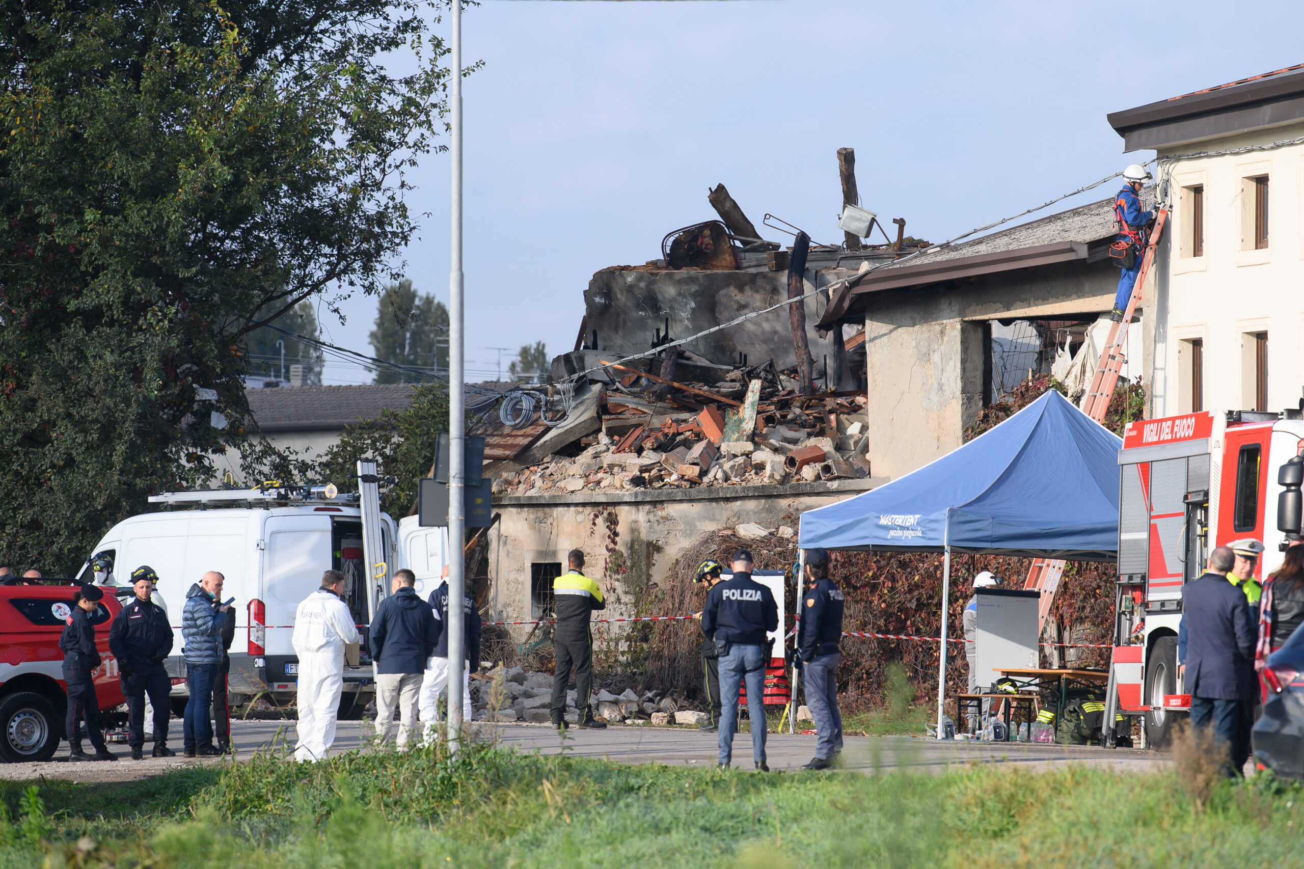 verona explosion funeral of three carabinieri killed to be held in padua on friday scaled