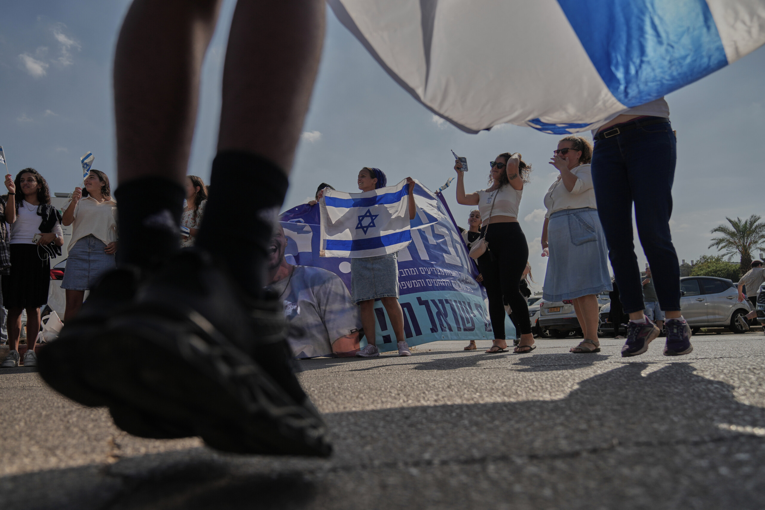 middle east families held hostage block agreement if hamas does not return bodies scaled