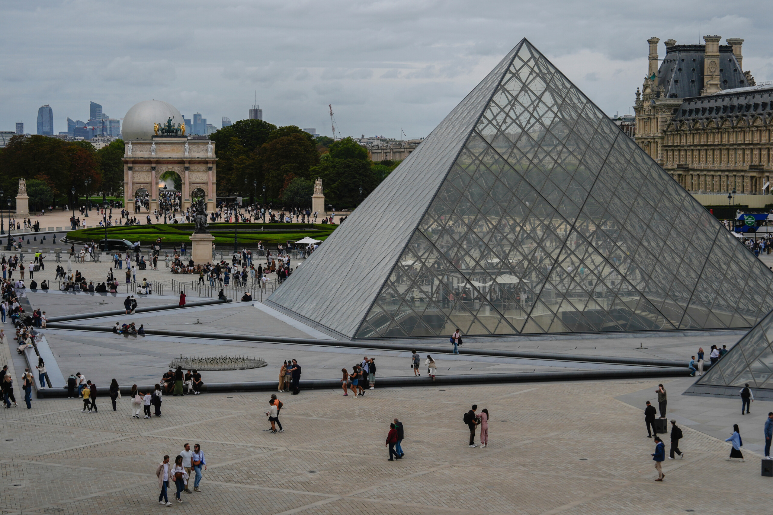 france robbery at the louvre museum closed and police on site scaled