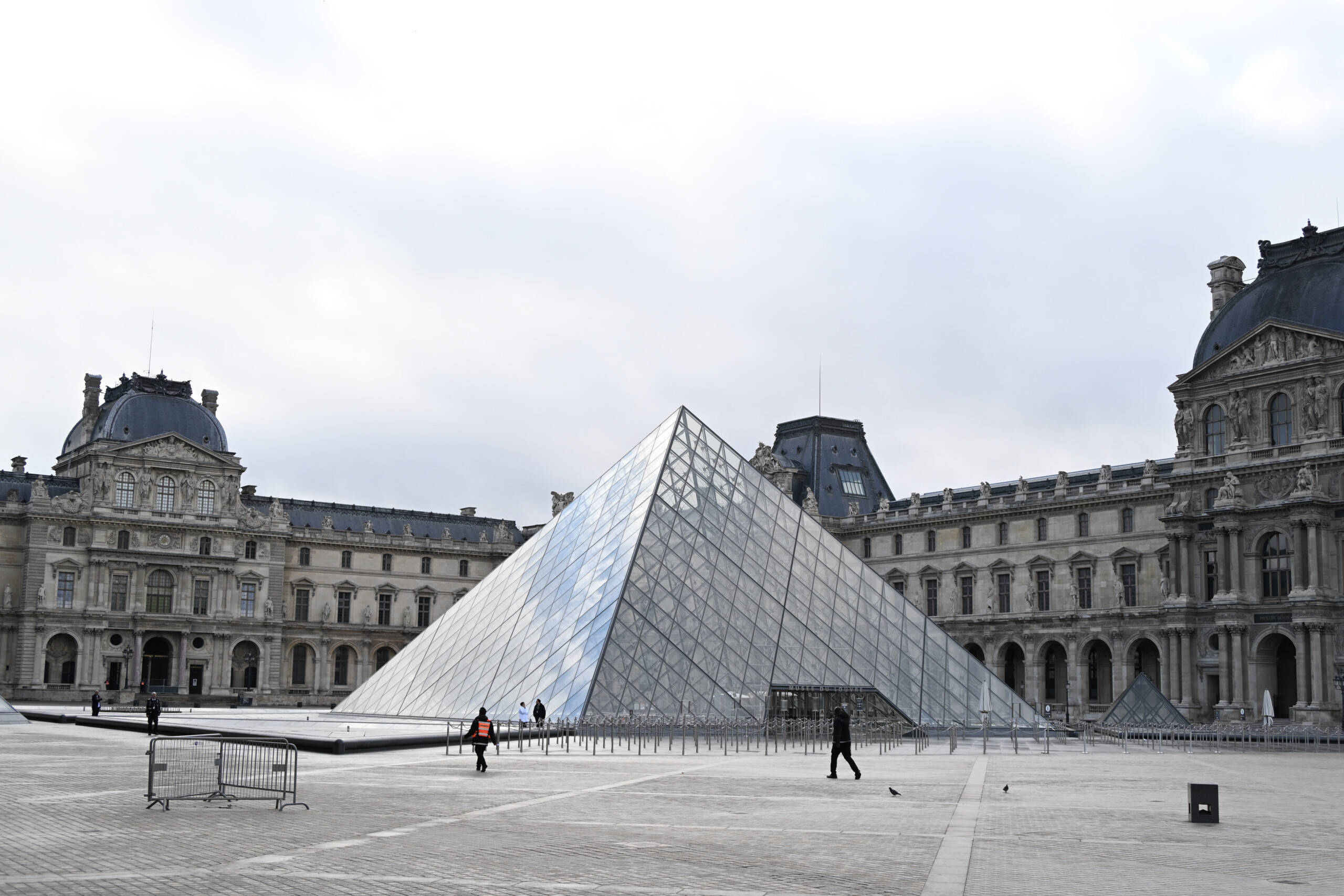 france theft at the louvre museum estimates loot at 88 million euros scaled