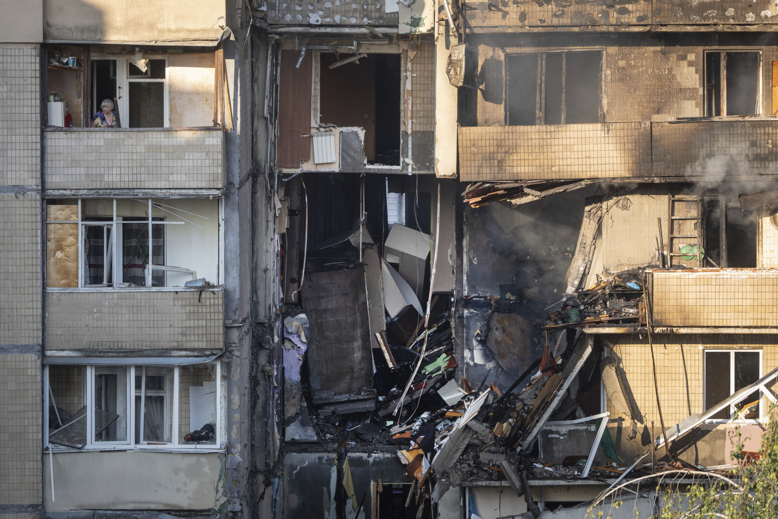 ukraine at least two victims in kiev after russian raid overnight scaled