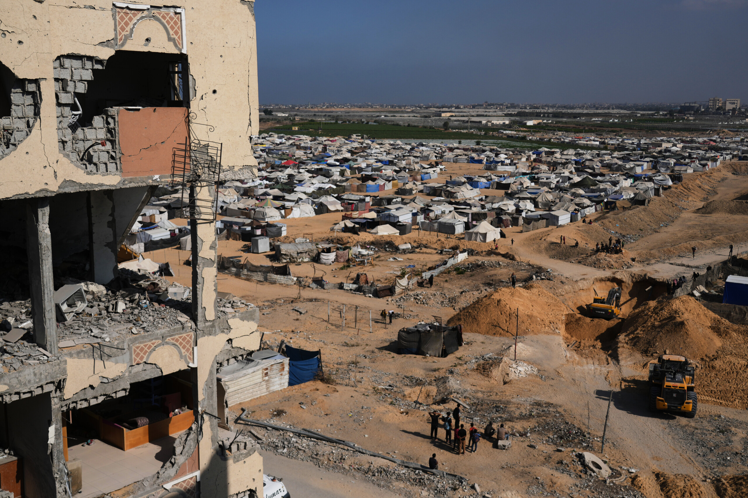 middle east tank fire and explosions in gaza city and other parts of the strip scaled