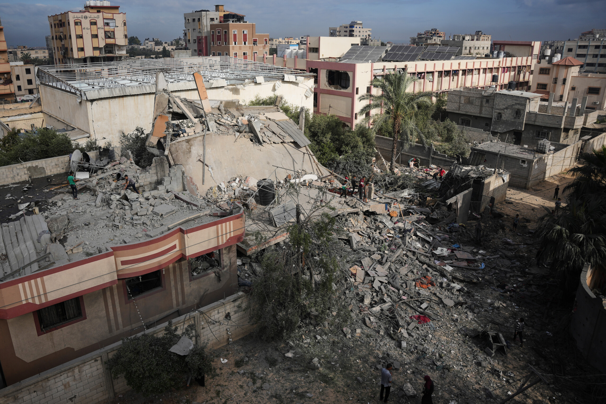 gaza eu we are monitoring the situation all parties must respect the truce scaled