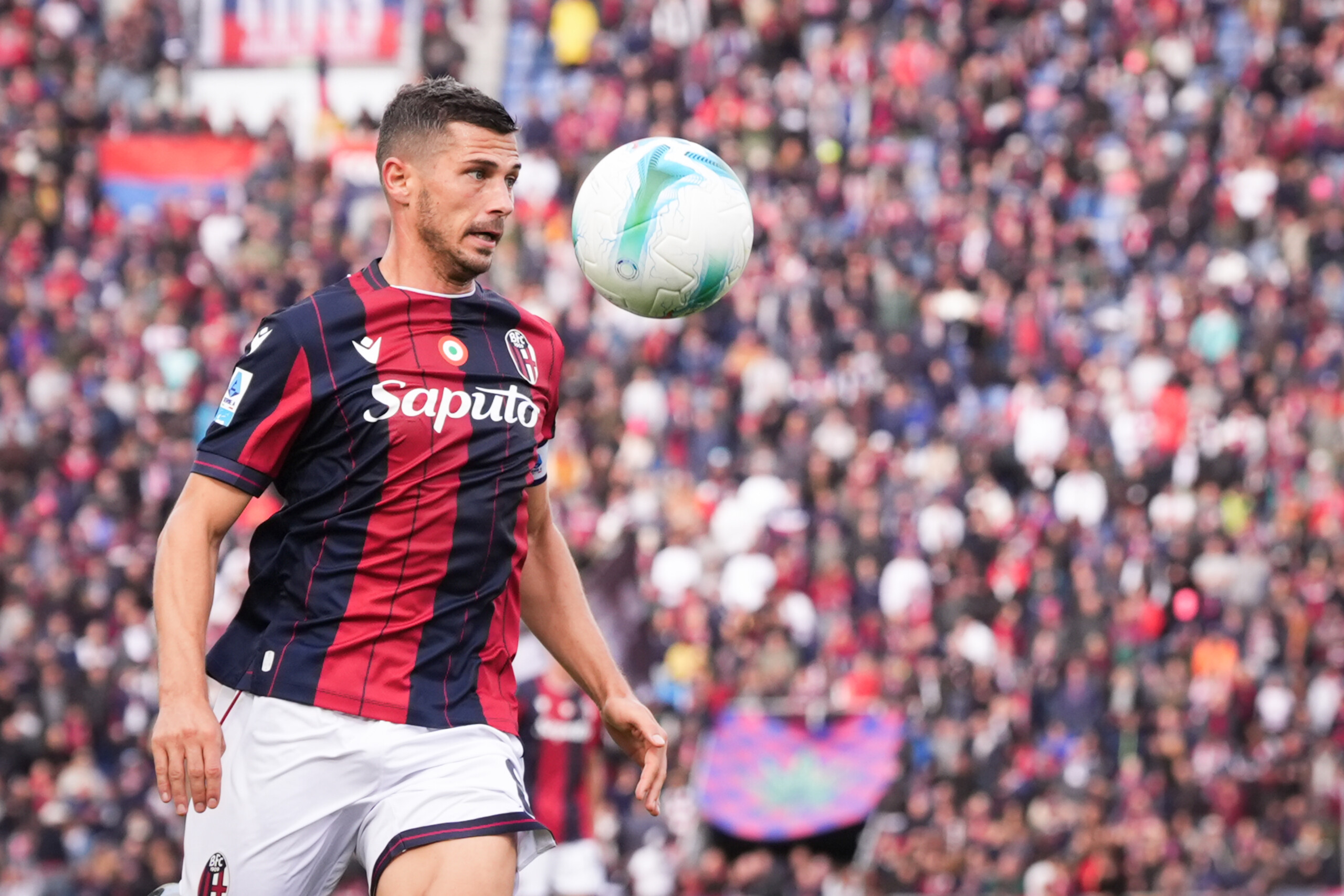 football bologna freuler suffers a compound fracture of the collarbone scaled