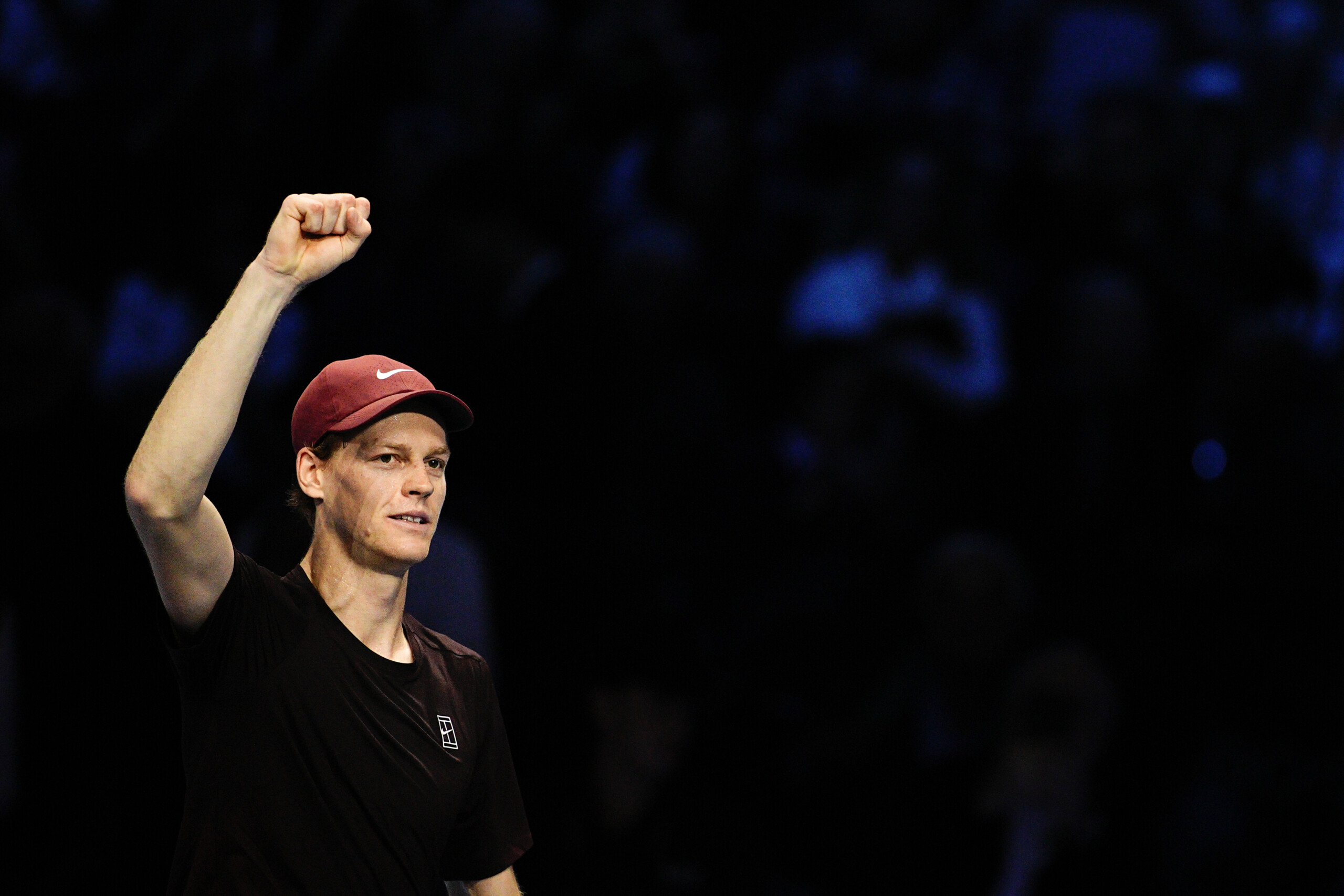 atp finals sinner defeats shelton in two sets finishes group stage undefeated scaled