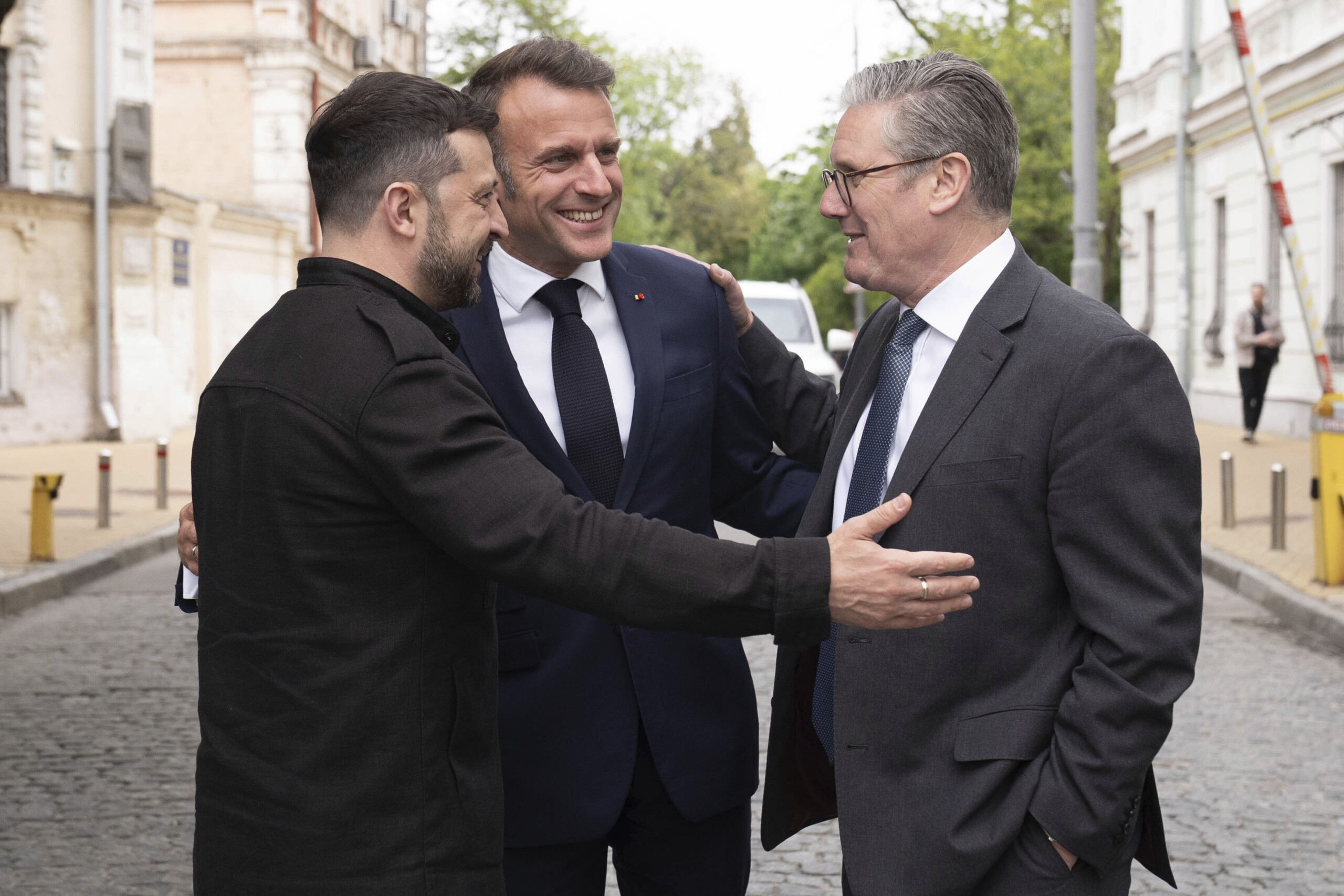 Macron to receive Zelensky in Paris on Monday 1 macron to receive zelensky in paris on monday scaled
