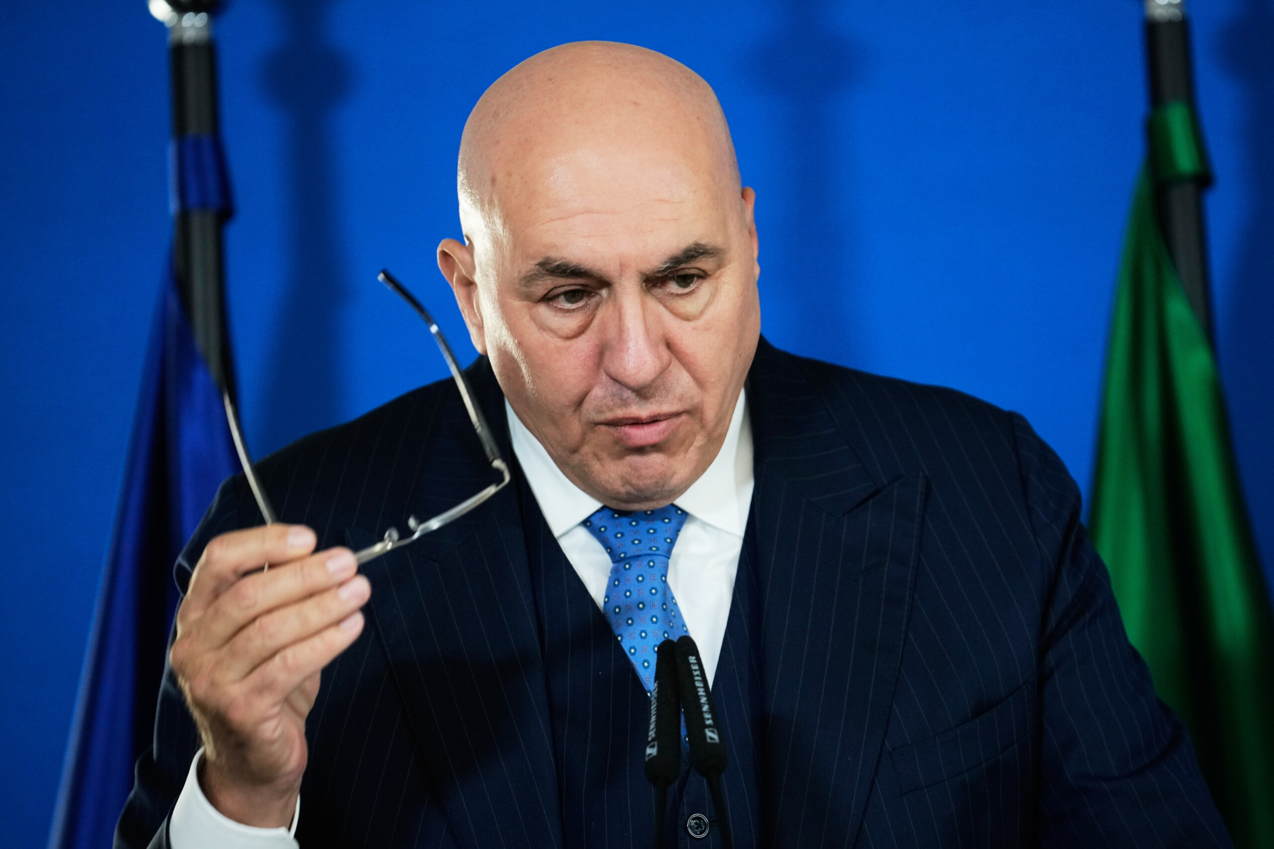 ukraine crosetto to salvini you cant judge kiev for two corrupt individuals scaled