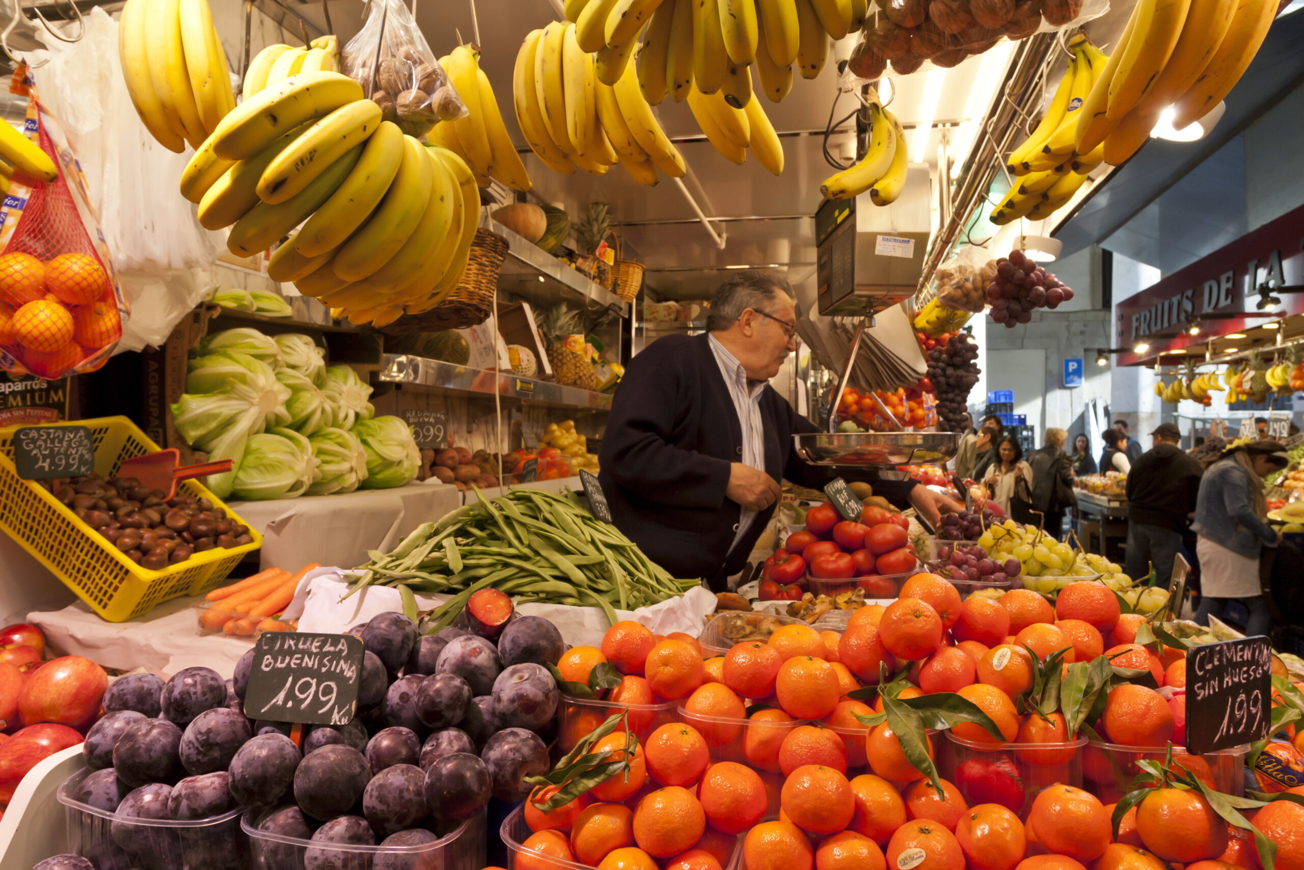 tariffs trump reduces tariffs on beef tomatoes coffee and bananas scaled