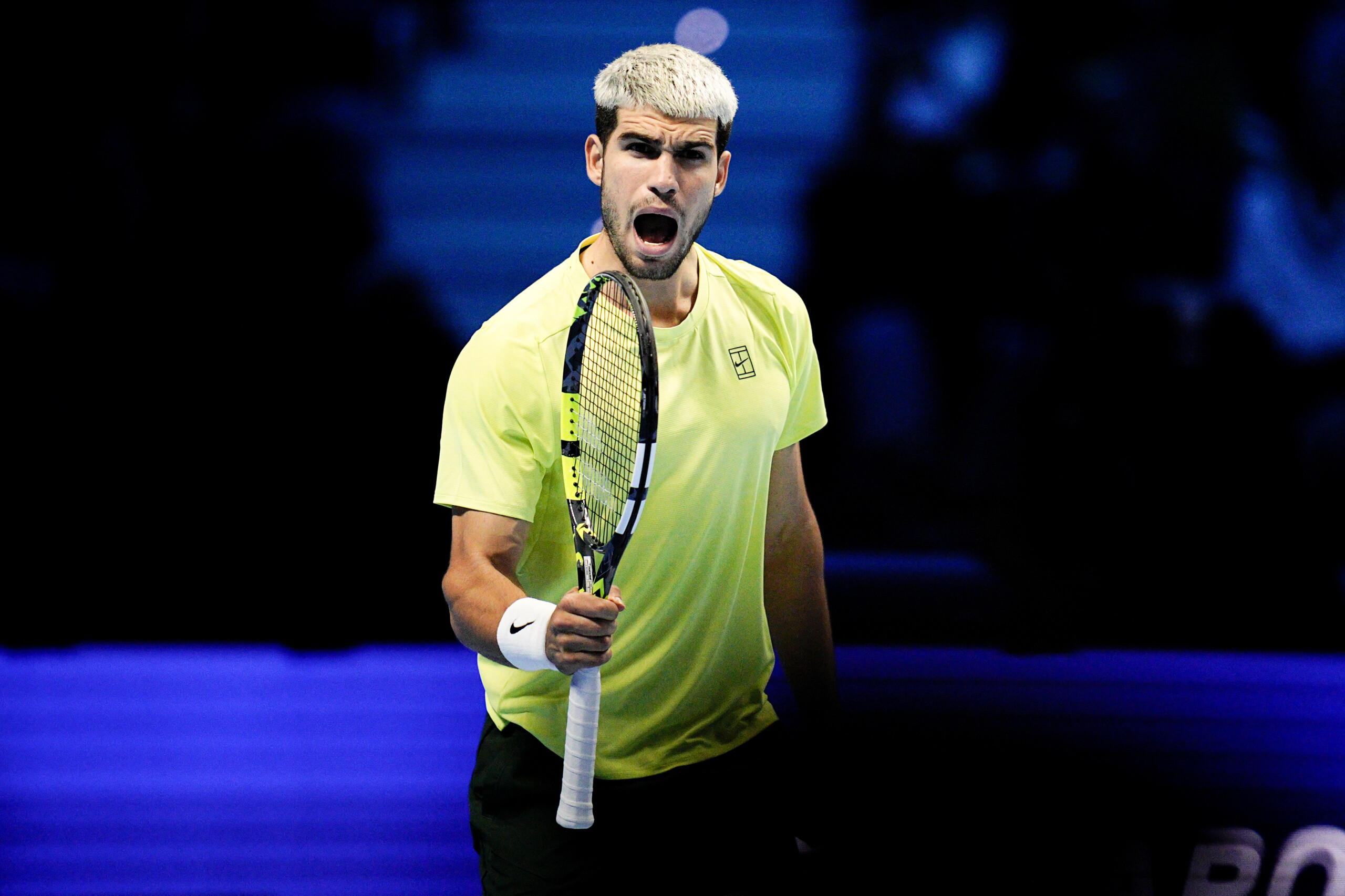 atp finals alcaraz defeats auger aliassime and advances to the final against sinner scaled