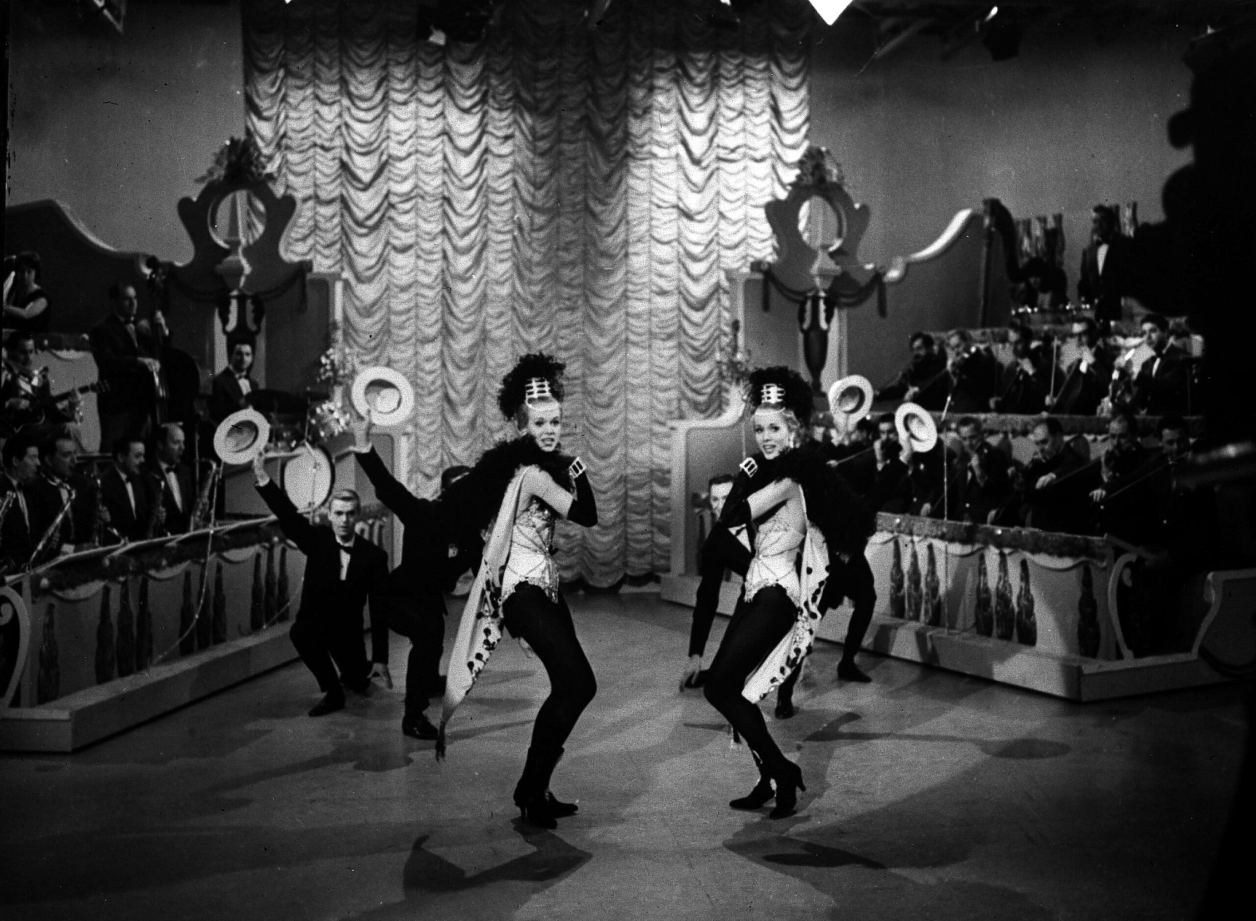 germany the kessler twins have died at the age of 89 scaled