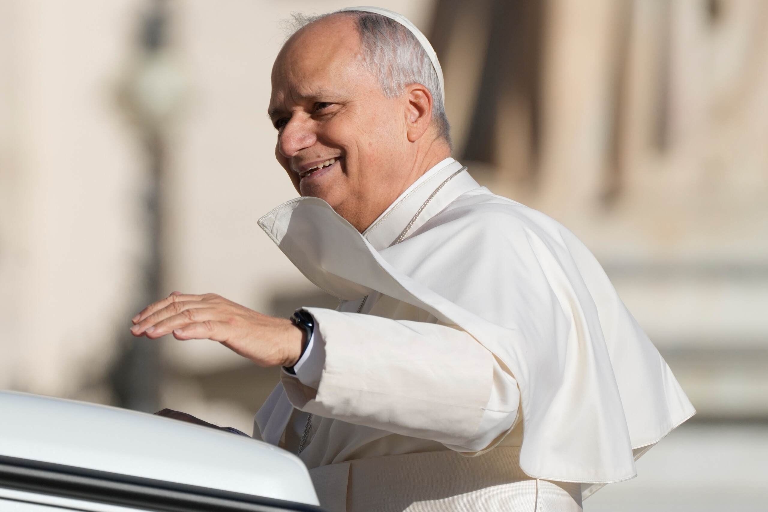 pope leo xiv in assisi prayer at the tomb of st francis scaled