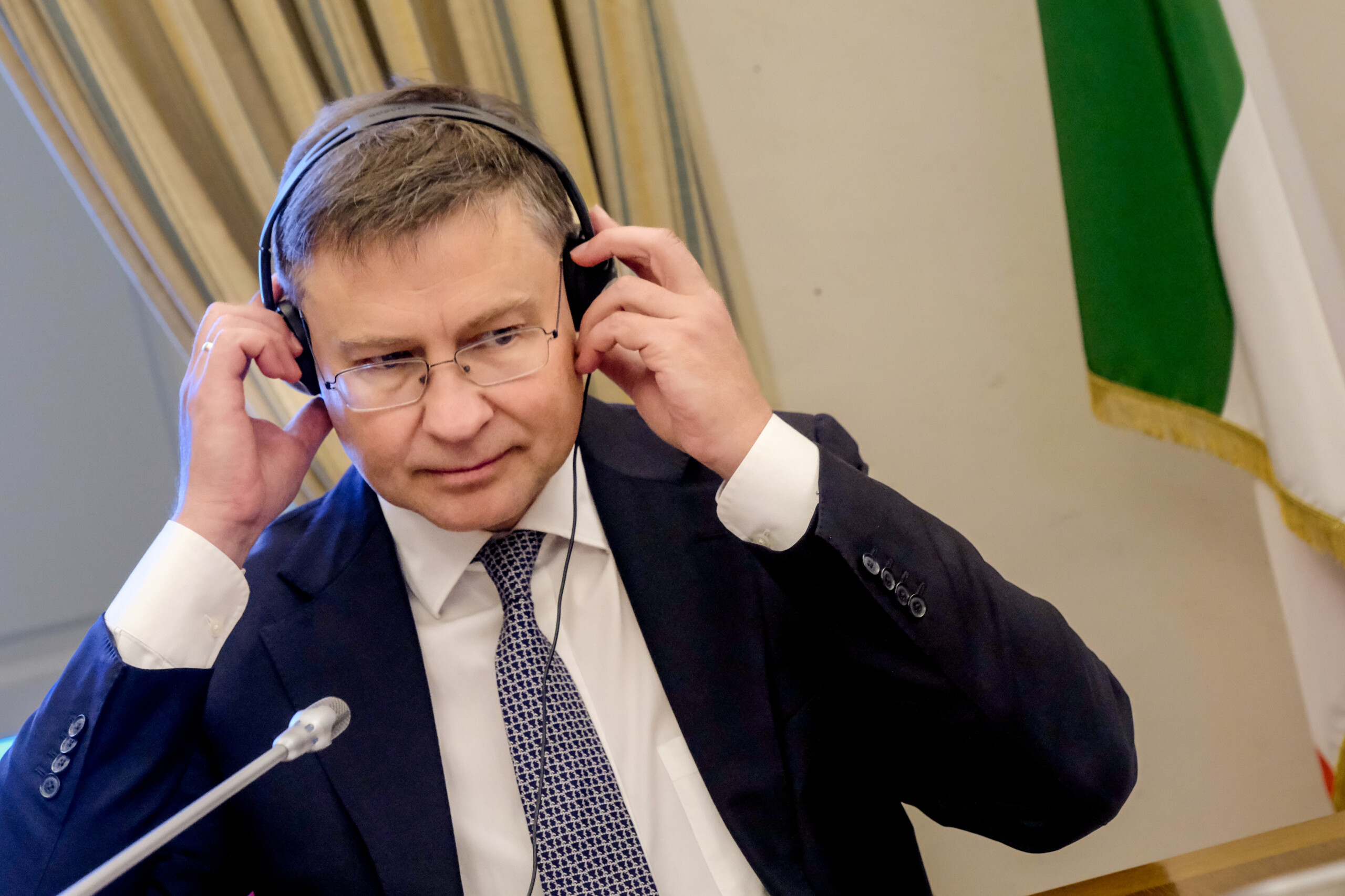 eu dombrovkis italy doing well on deficit but needs to speed up reforms and nrrp scaled
